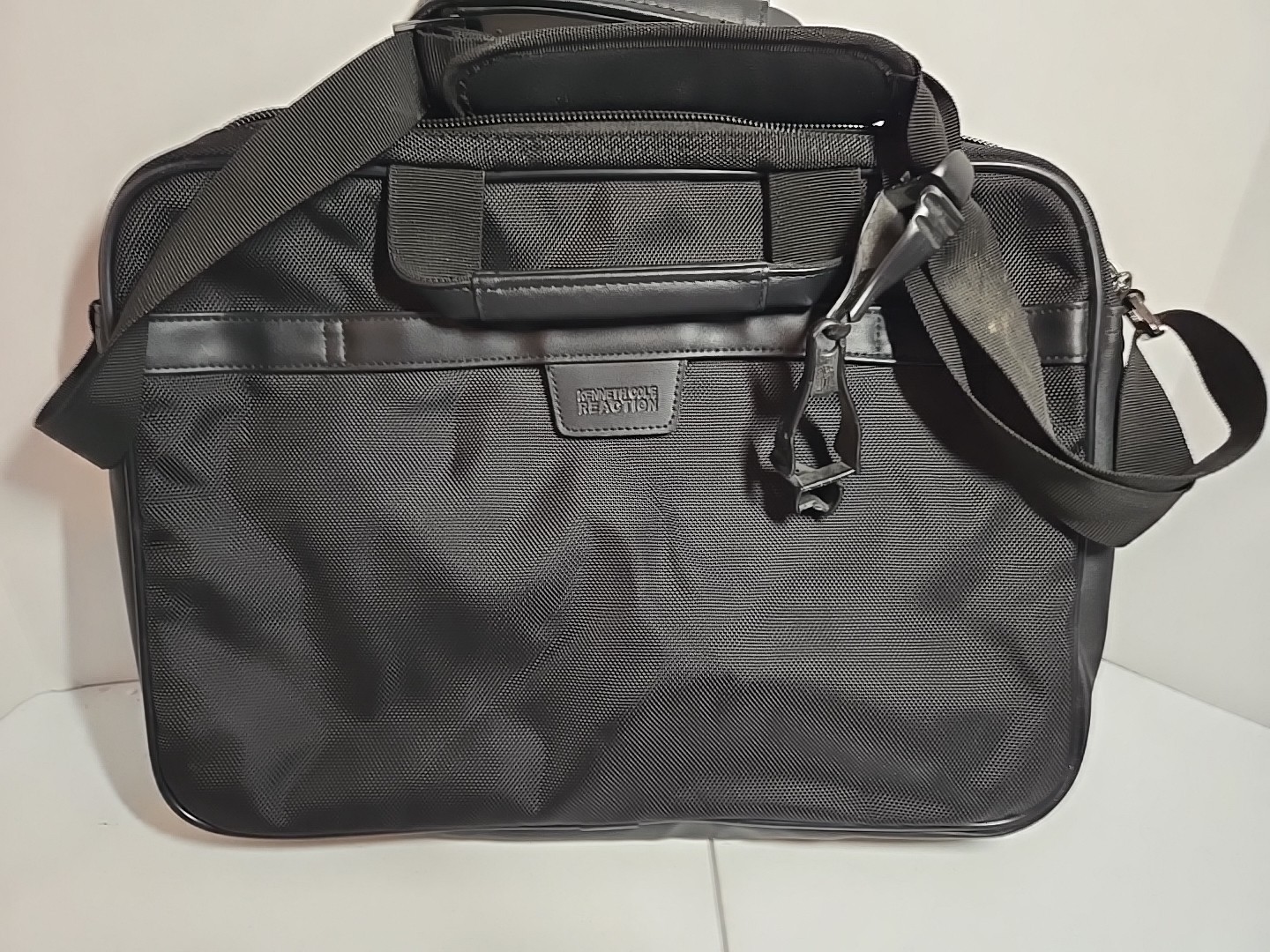 Kenneth Cole Reaction computer Bag 12 x 17 Inches