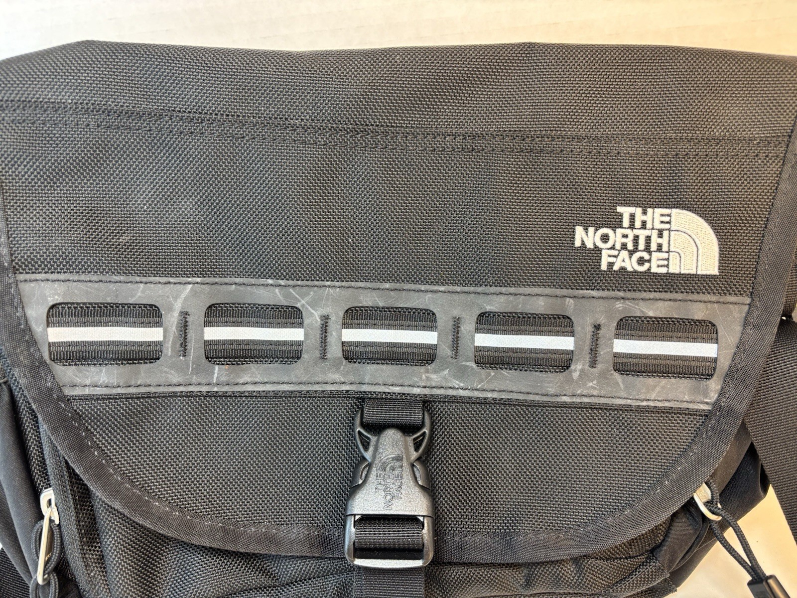 The North Face Messenger Shoulder Bag Satchel Reflective Stripe Black