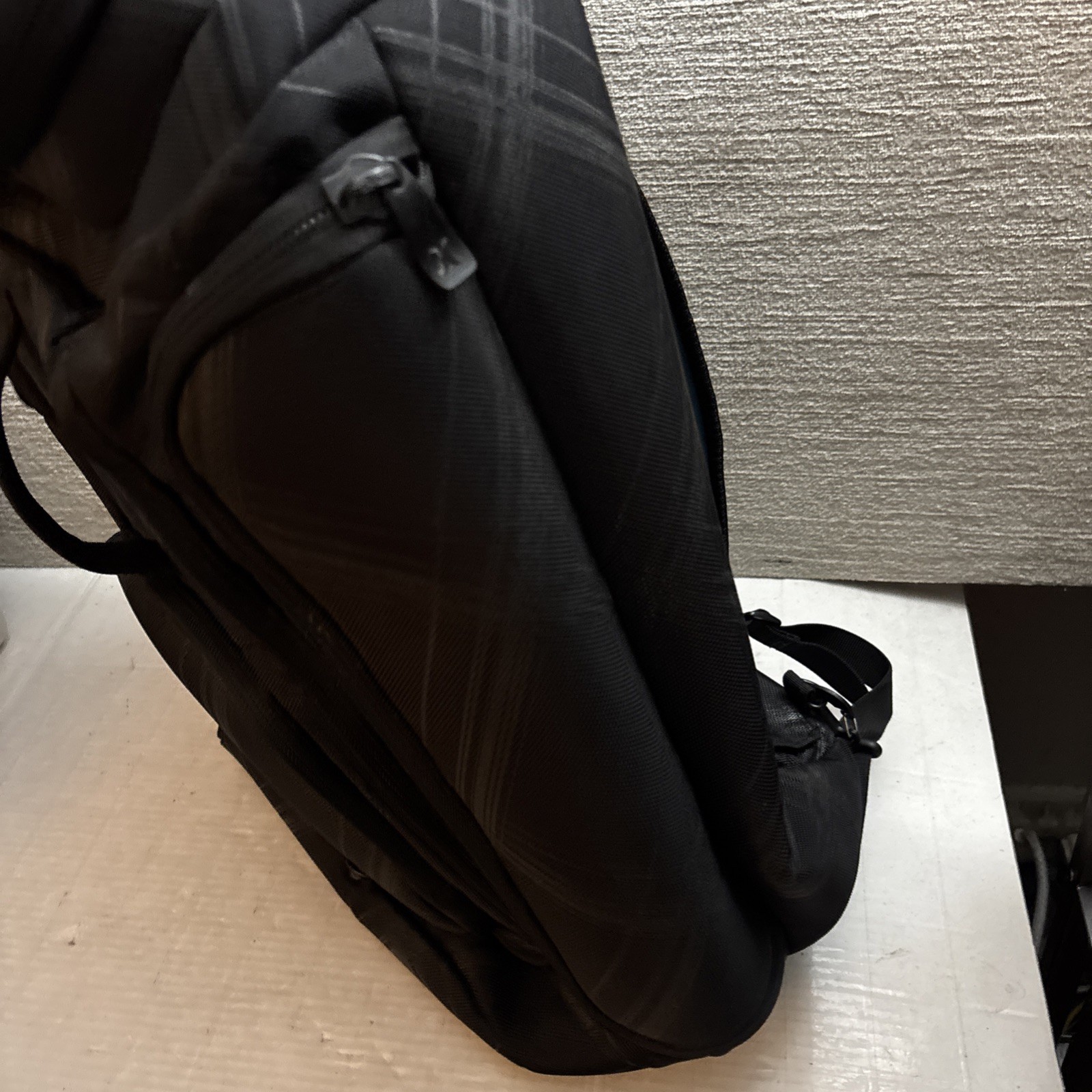 Hurley Backpack Convertible Duffel & Messenger Laptop Bag Travel Plaid Black EUC