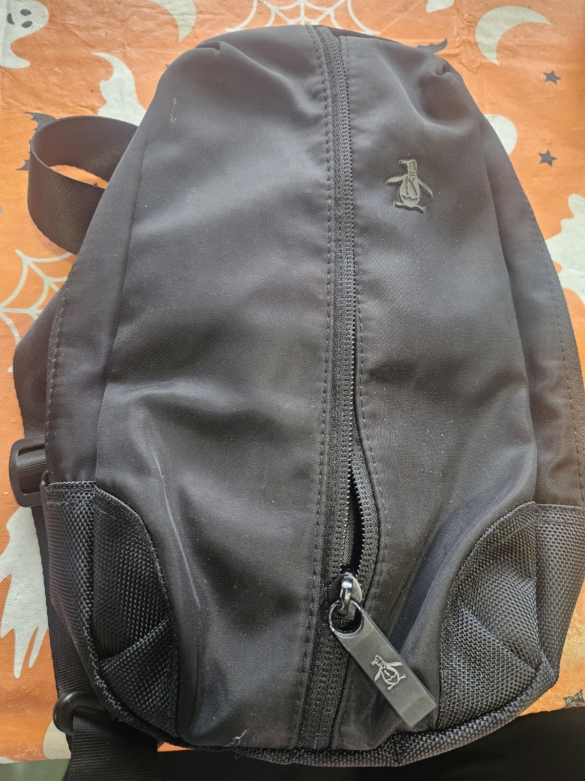 Original penguin by munsingwear sling bag black