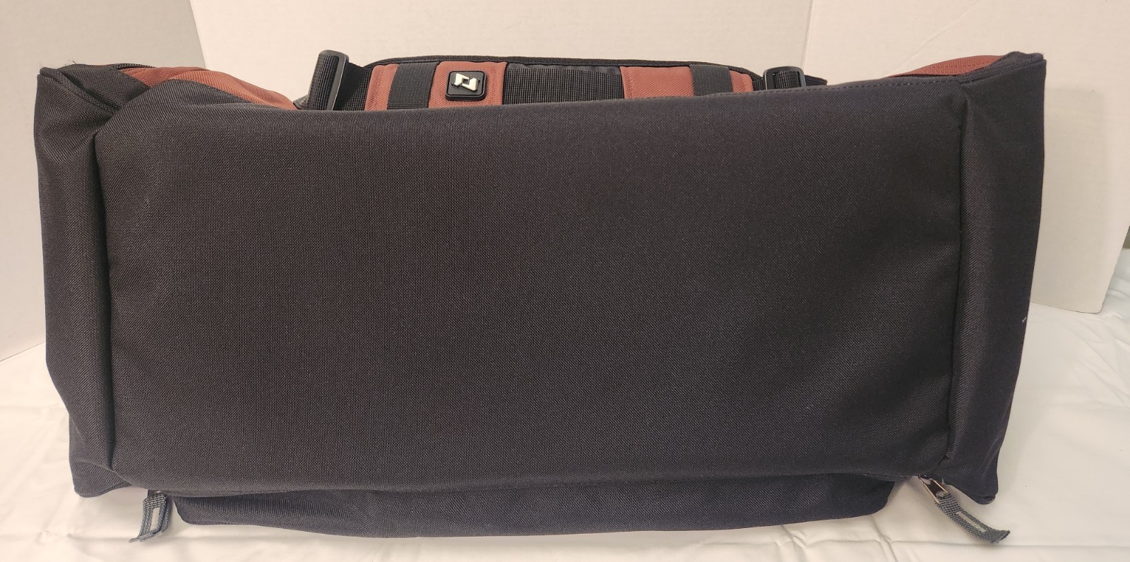 DUFFEL BAG, OGIO NYLON 22×10 MAROON & BLACK w SHOULDER STRAP in GREAT SHAPE