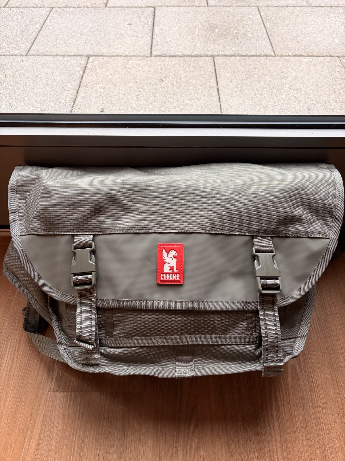 Chrome Industries Mini Metro Messenger Bag Smoke Grey Discontinued BRAND NEW NWT
