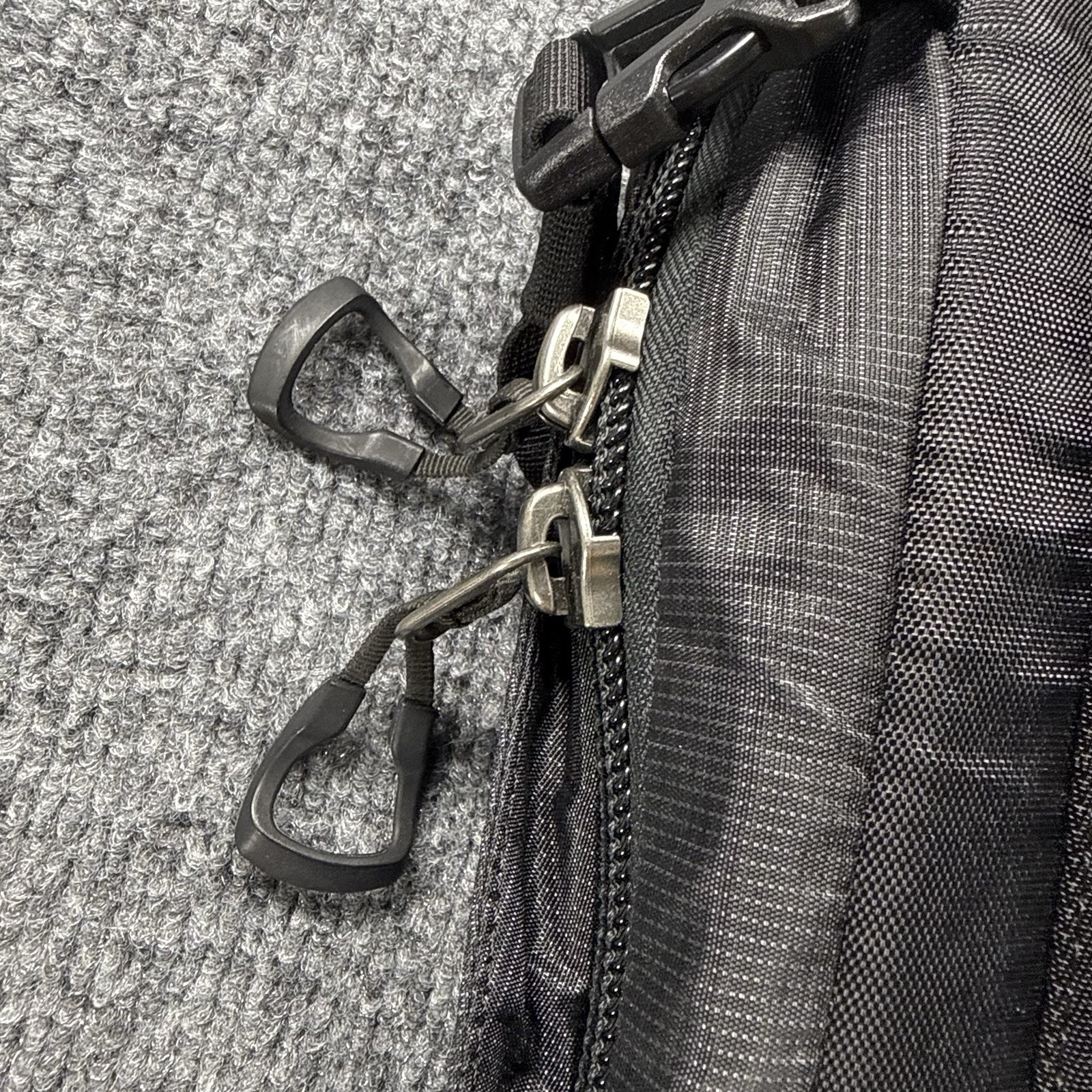 Thule Sweden Triumph 2 Backpack Veraction Logo Black Excellent Shape