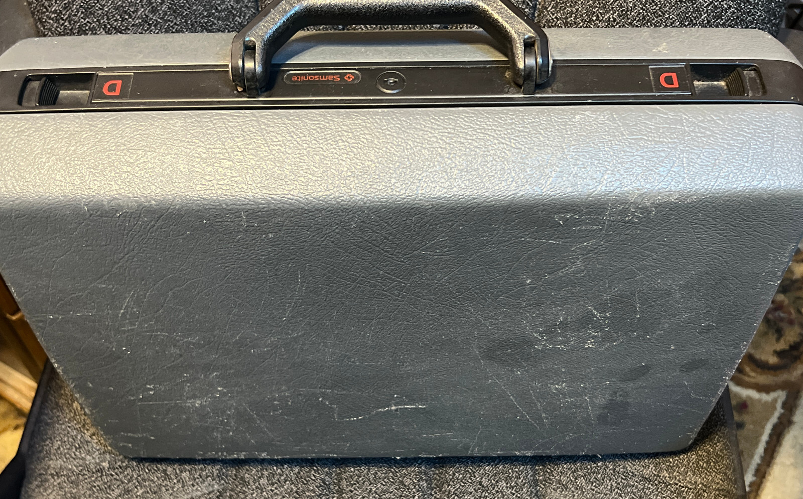 Vintage Samsonite™ ~ Broker GL Briefcase ~ Light Gray & Black ~ WITH KEY