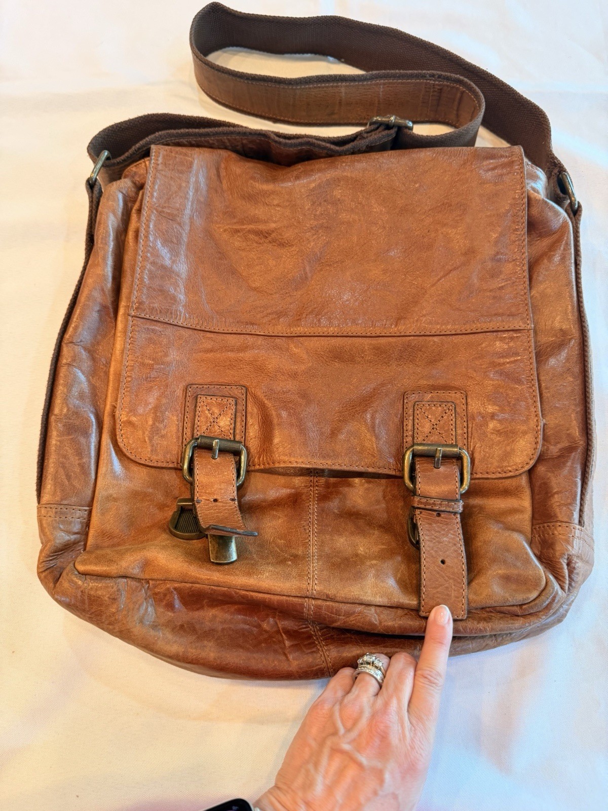 Fossil Brand Estate Distressed Leather Extra Large Messenger Bag