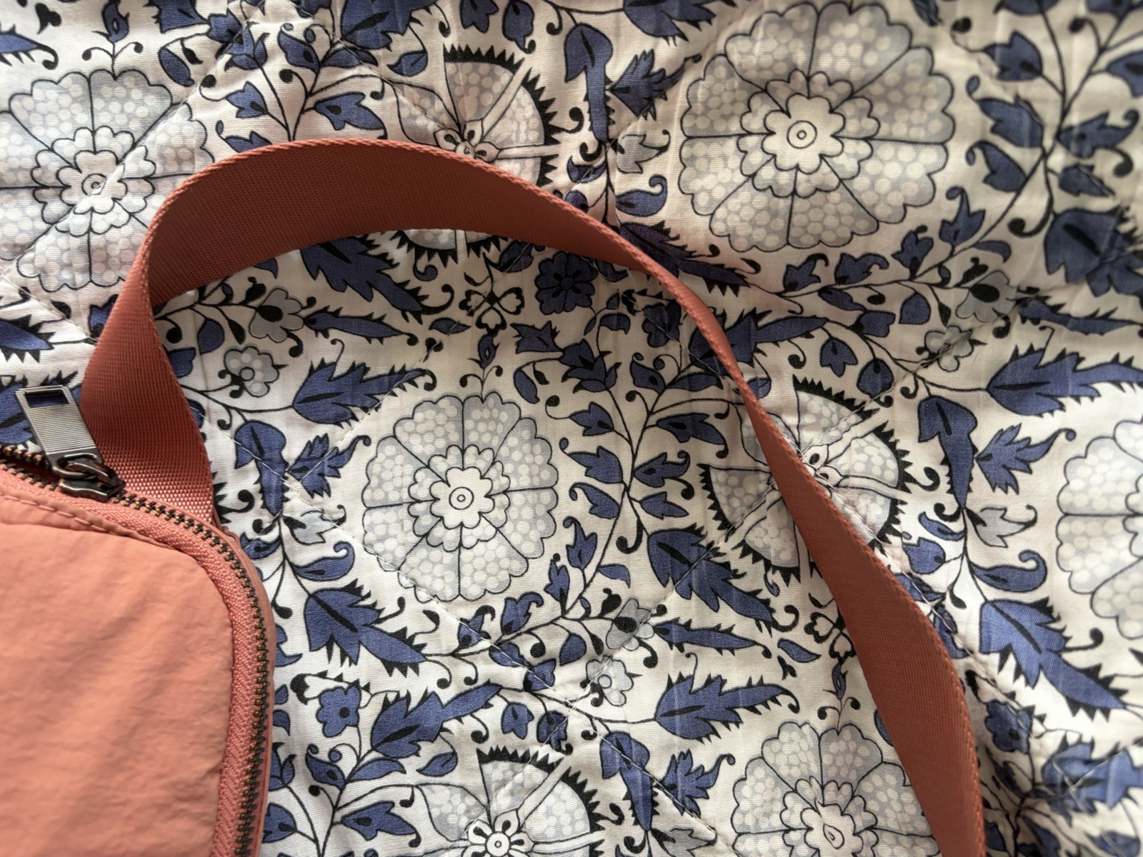 lululemon Pink Crossbody Bag Zip Closure Adjustable Strap Casual Travel