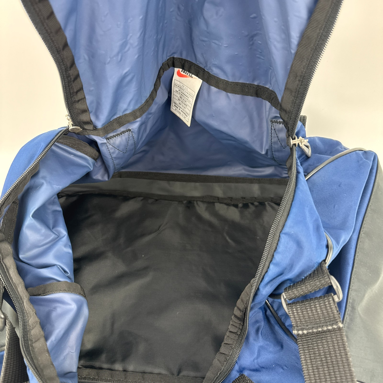 Vtg NIKE Duffle Gym Bag Nylon Blue Black Swoosh Basketball White Tag 90’s Y2K