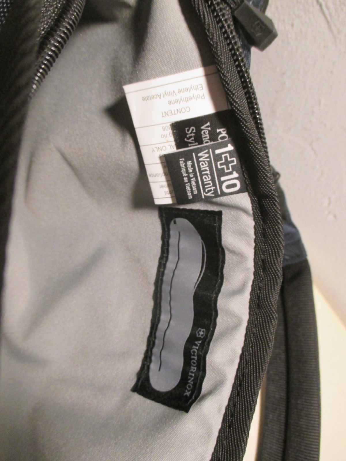 Victorinox Altmont Dual Compartment Mono Sling Bag #606749 Shoulder Strap Pocket