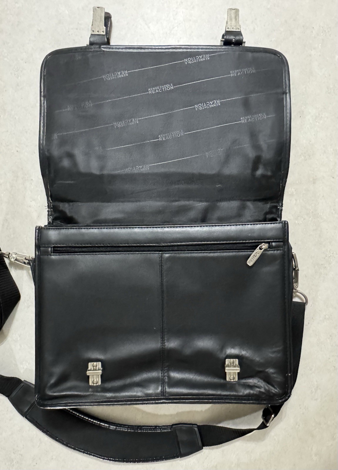Kenneth Cole Reaction Messenger Bag – See Description