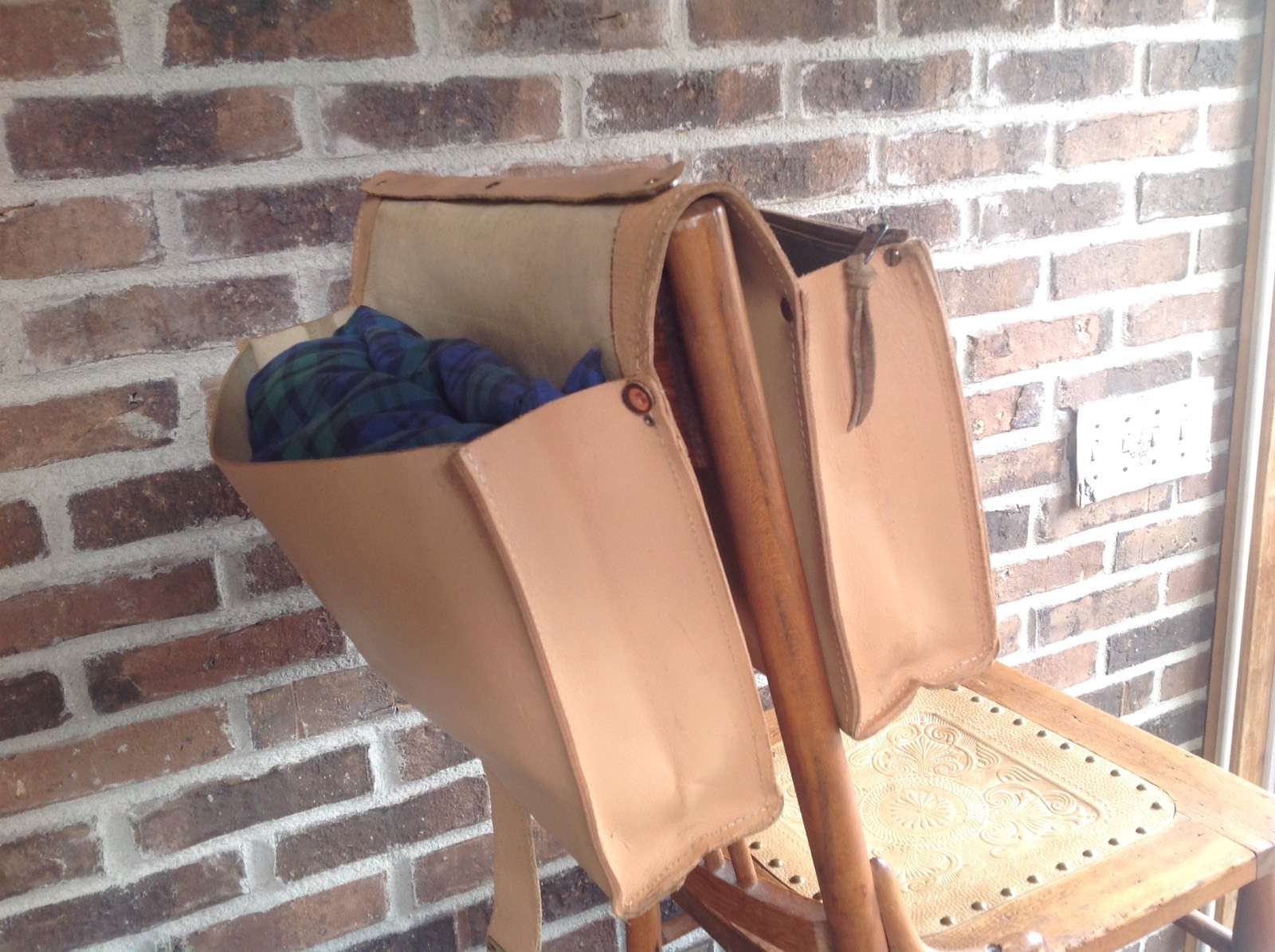 RARE 1970’s VTG. BRITISH TAN BASEBALL GLOVE LEATHER BRIEFCASE SADDLE BAG R$898