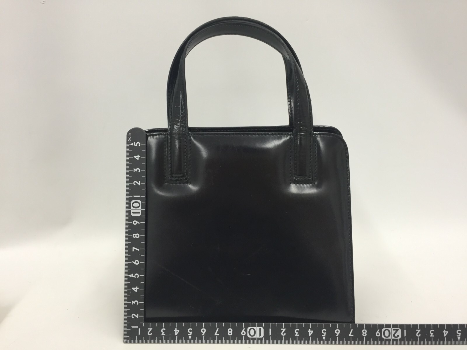 Auth Ferragamo Patent Leather Black Hand bag 5F160520n”
