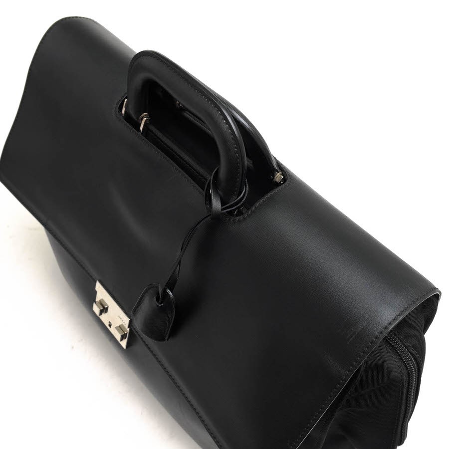 Gucci business bag cowhide calf flap type Used