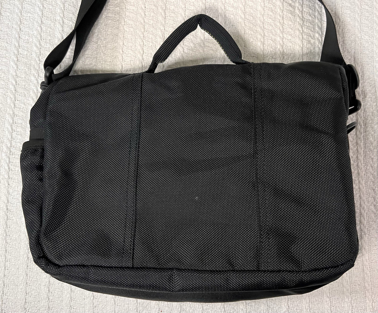 Timbuk2 Classic Messenger Bag Medium Black Gray Laptop School Work EDC Bag