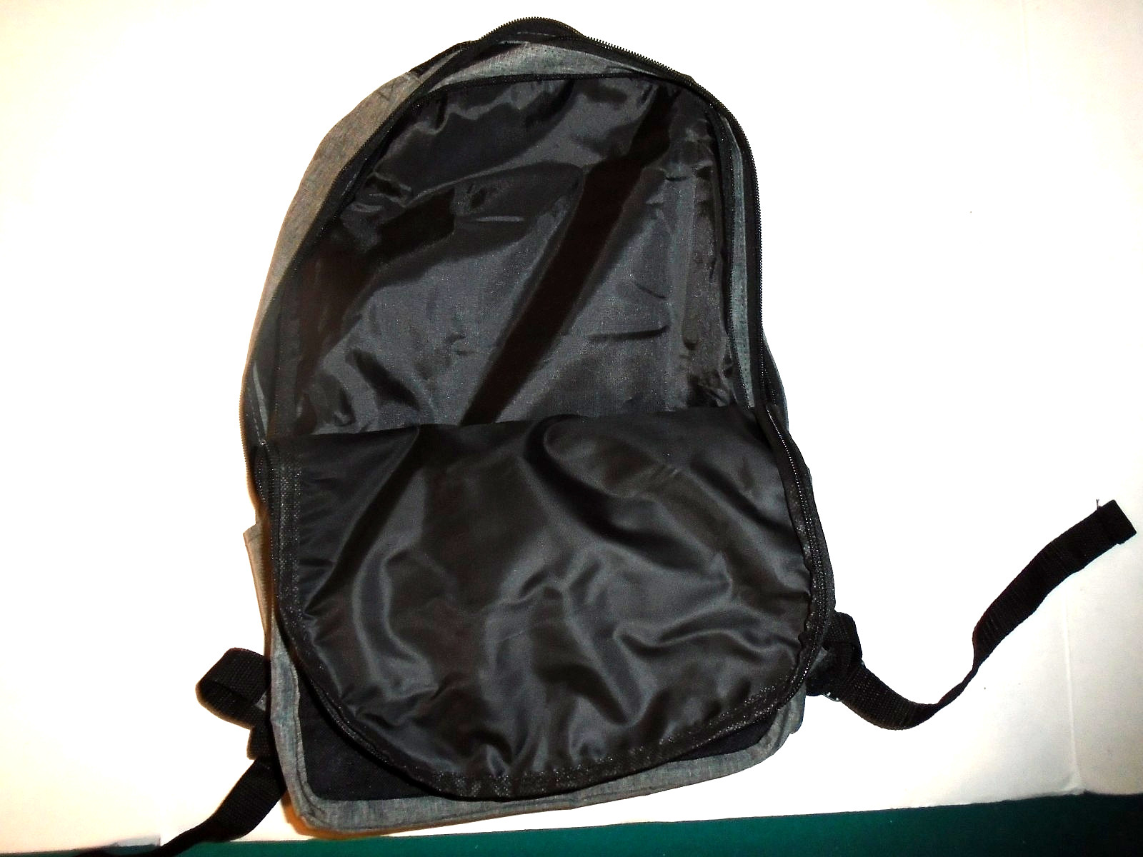 Merchant & Craft GREY CANVAS BACK PACK I8 INCH COMPUTER FRONT ZIPPER PADDED BACK