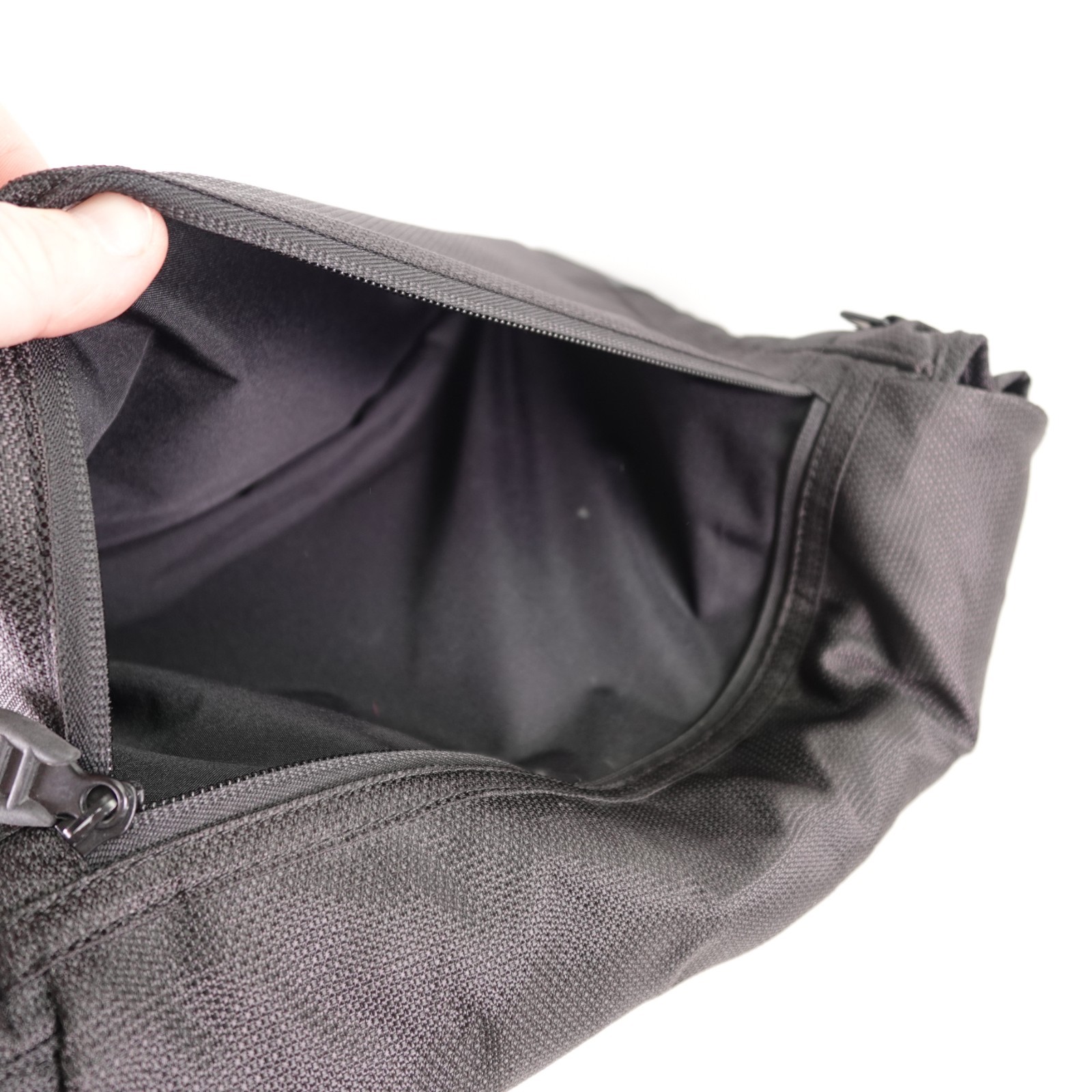 Tumi T2 Ballistic Large Messenger Briefcase Laptop Bag Nylon Black Shoulder 508C