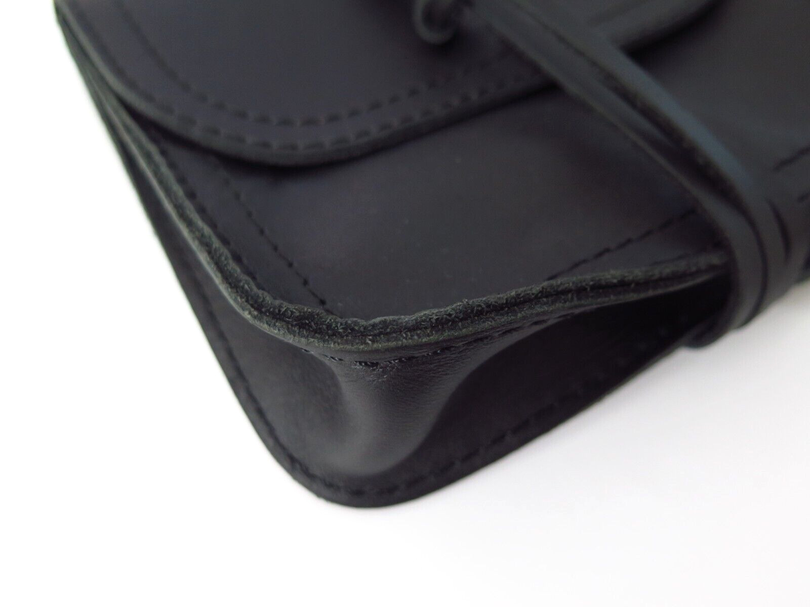 Saddleback Leather 6.5″x5.5″x1.5″ CLASSIC CABLE BAG Black