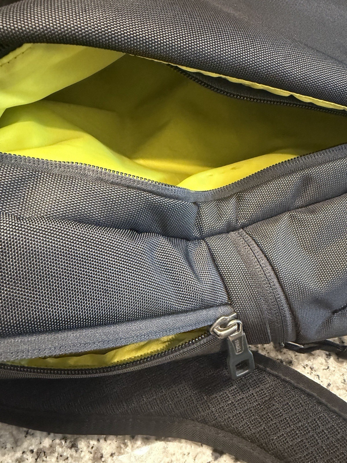 NWOT Thule Subterra 23L Backpack – Lime Green Interior