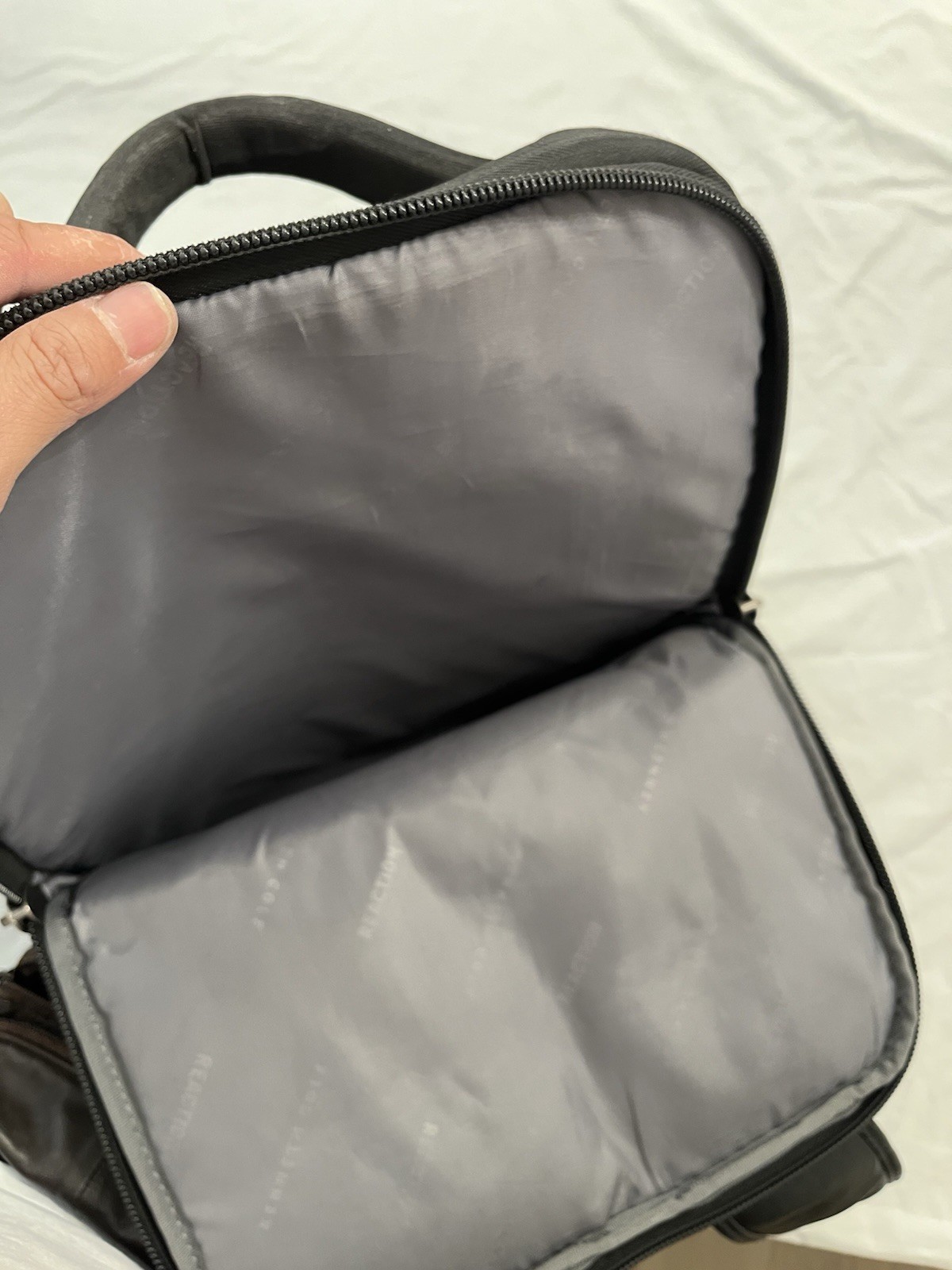 Kenneth Cole Reaction Manhattan Messenger Backpack Black 16″ Laptop $200 Retail