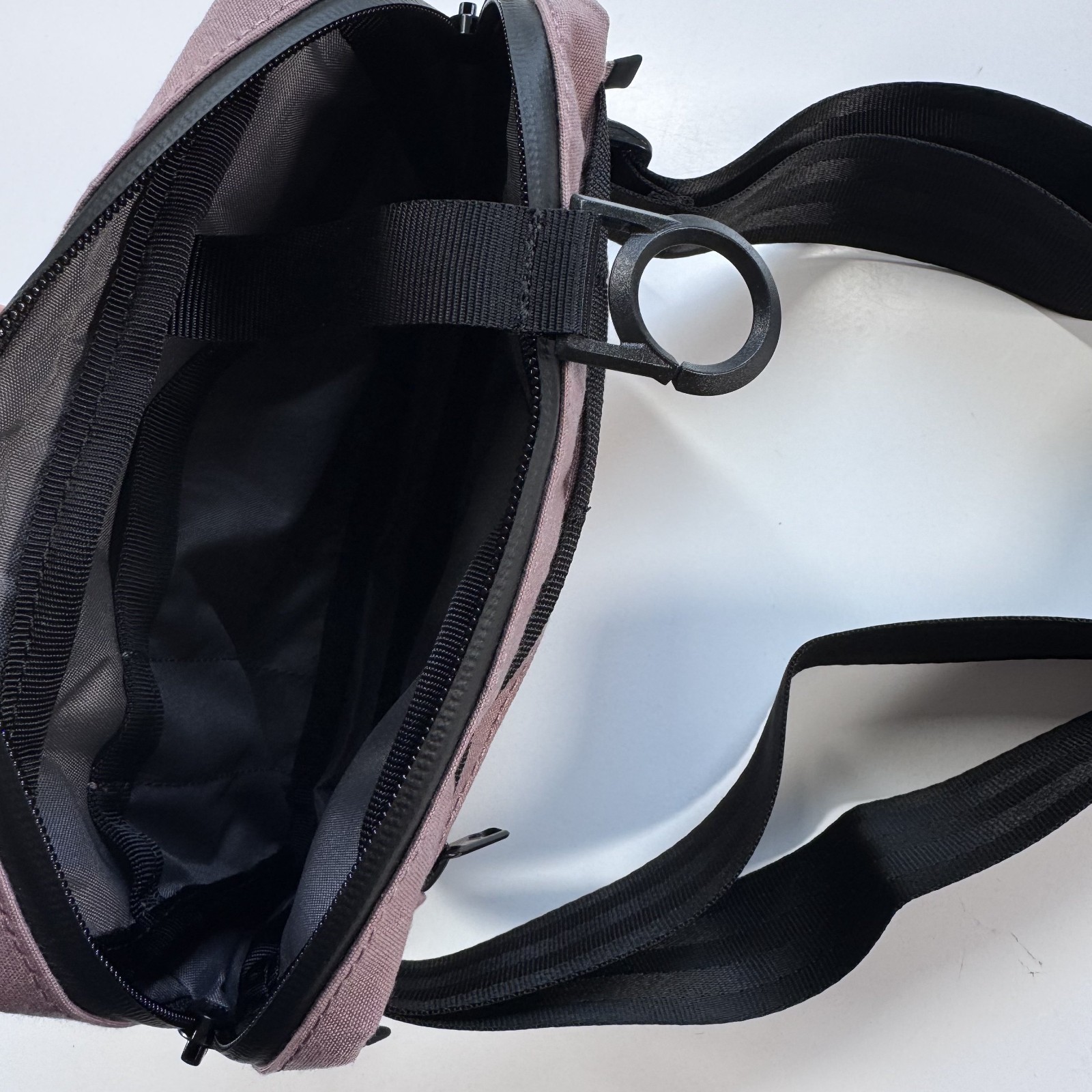 CHROME INDUSTRIES Barrage 2L Sling Crossbody Bag Small Mauve Purple Pink