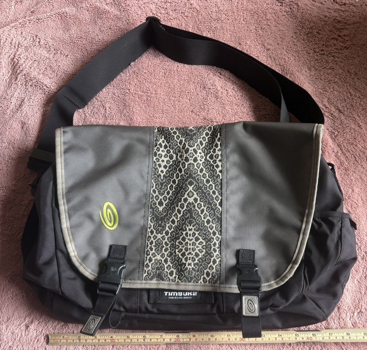 Vintage Timbuk2 Black Gray Rare Design Large Messenger Carry Bag-See Description