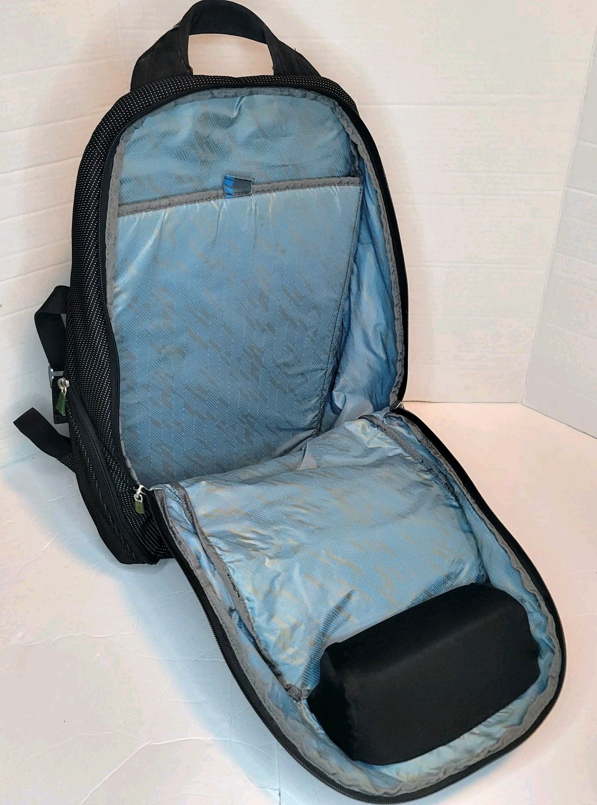 Thule Crossover 32L Backpack Black Sunglasses Protection Hiking Camping