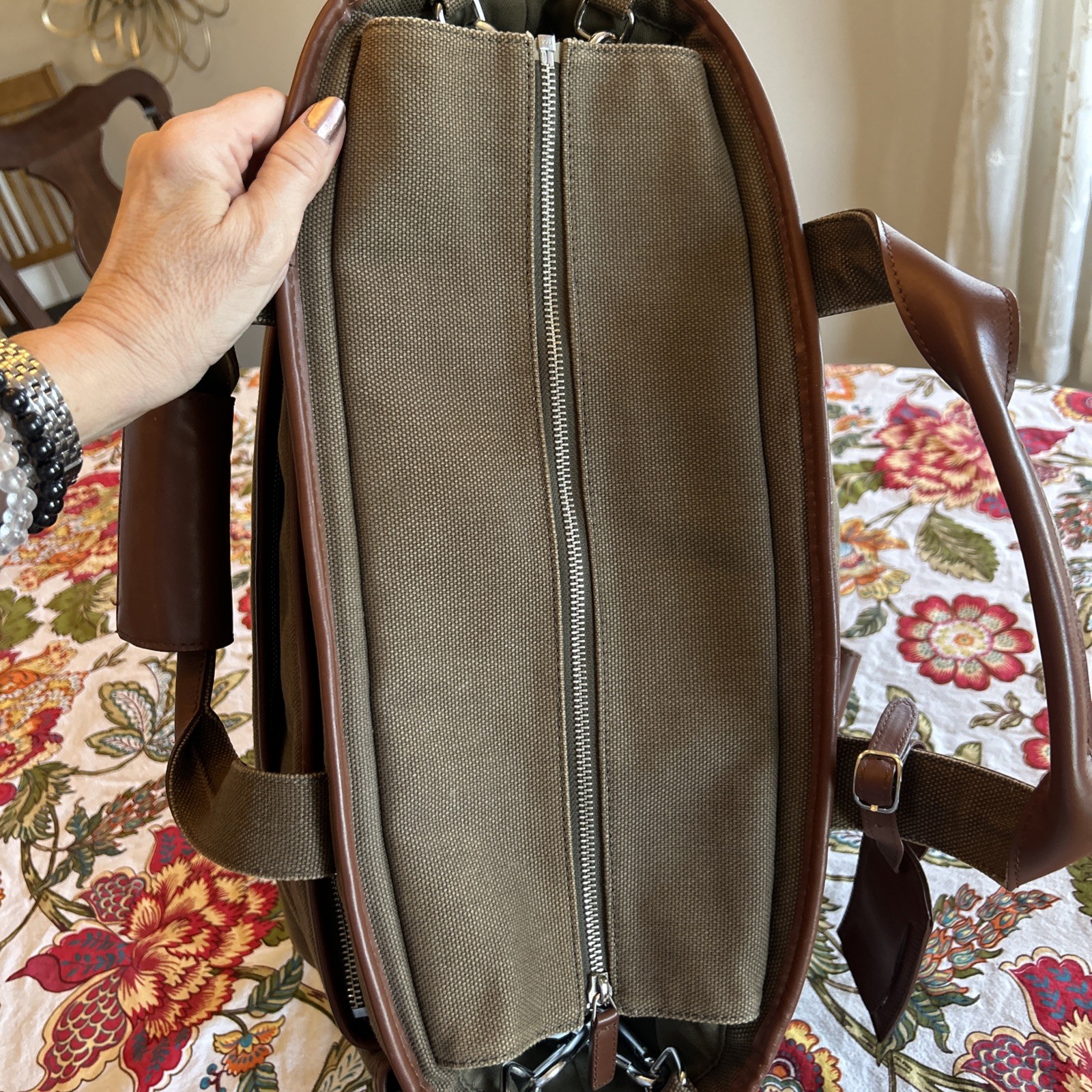 Levenger Olive Canvas/Brown Leather Messenger Bag Vtg 17″x 8″x 14″ w/Strap