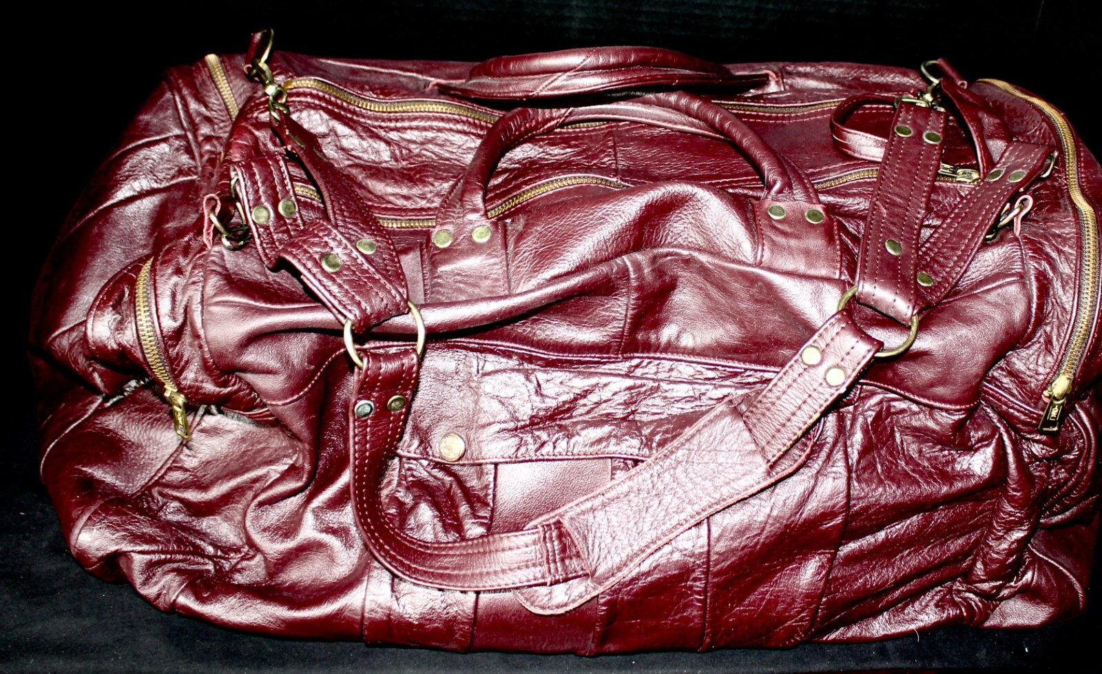 Outback Large Brown 22″ Cab Leather Duffle Bag. Condition Is Very Good.