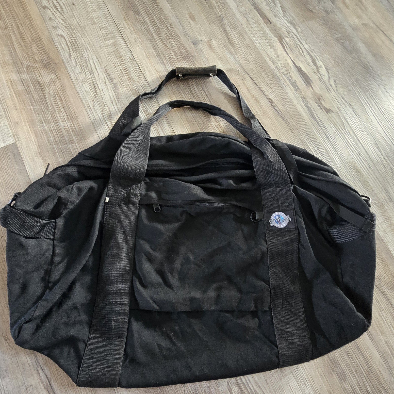 Vtg Eagle Creek Large Duffle Bag Bug Out Black Straps 30″ x 16″ x 16″ ****READ