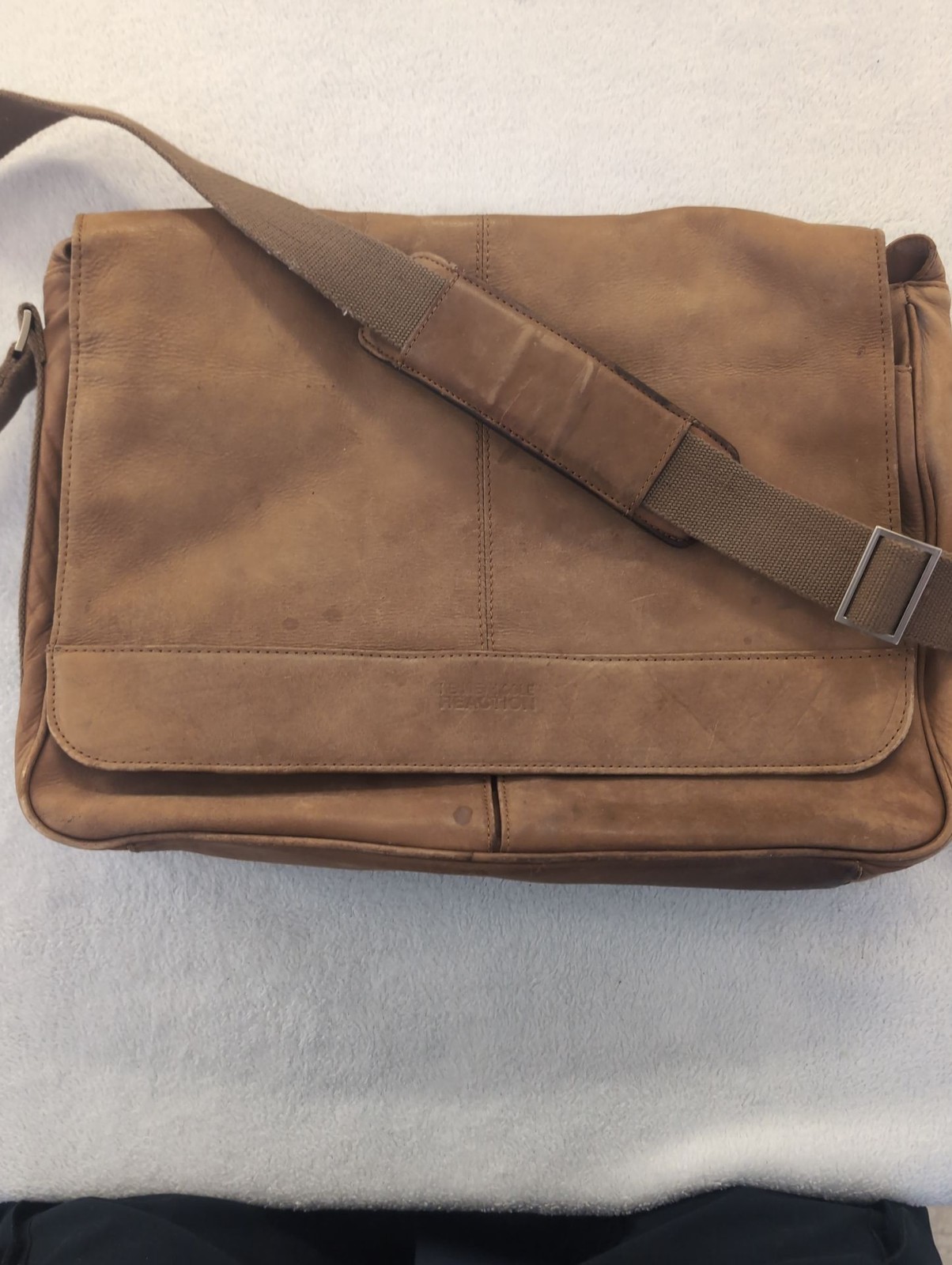 Kenneth Cole Reaction Leather Messenger Bag in Cognac