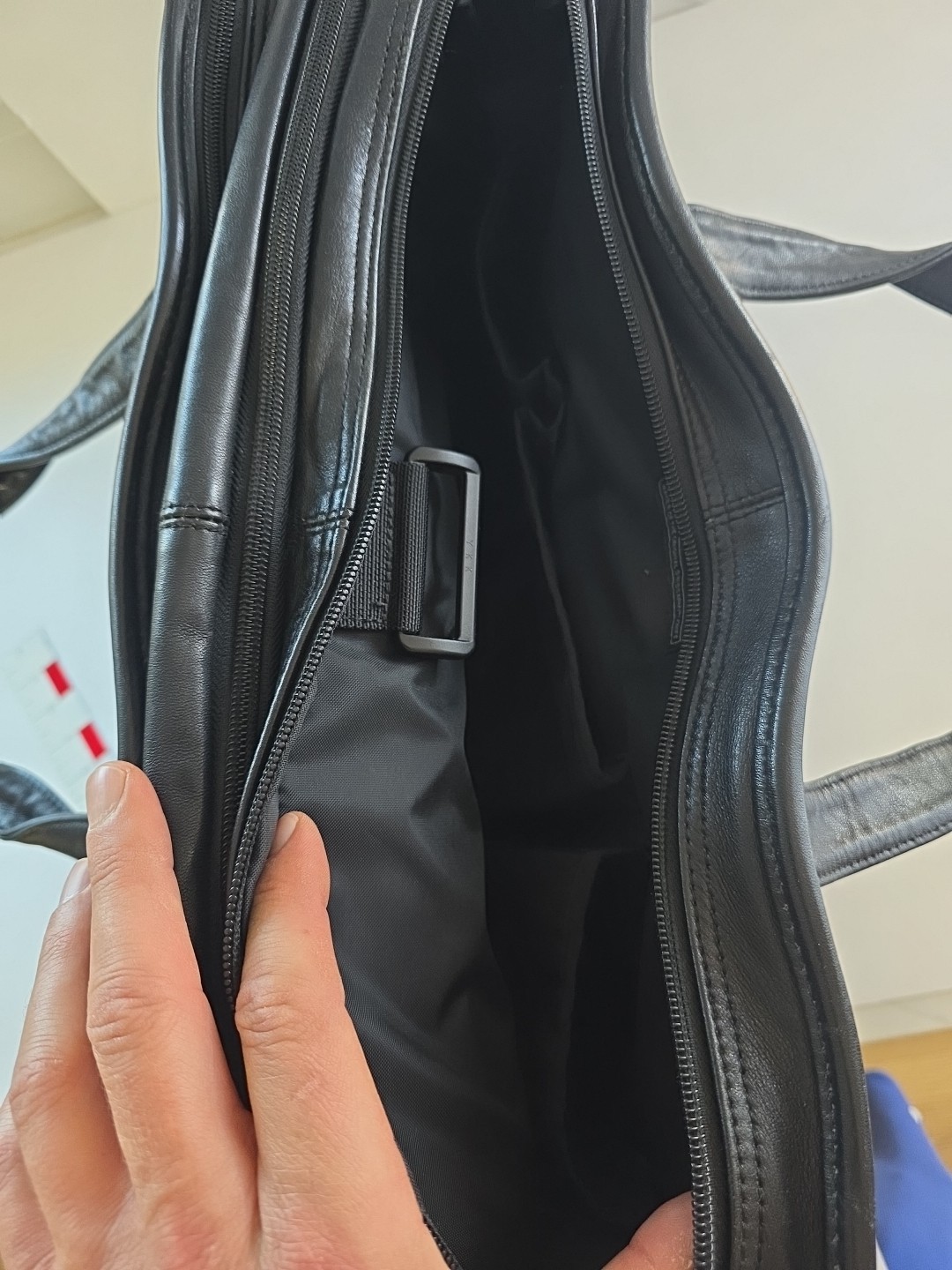 Victorinox Luxury 17” Expandable Black Leather Computer Briefcase Business Bag