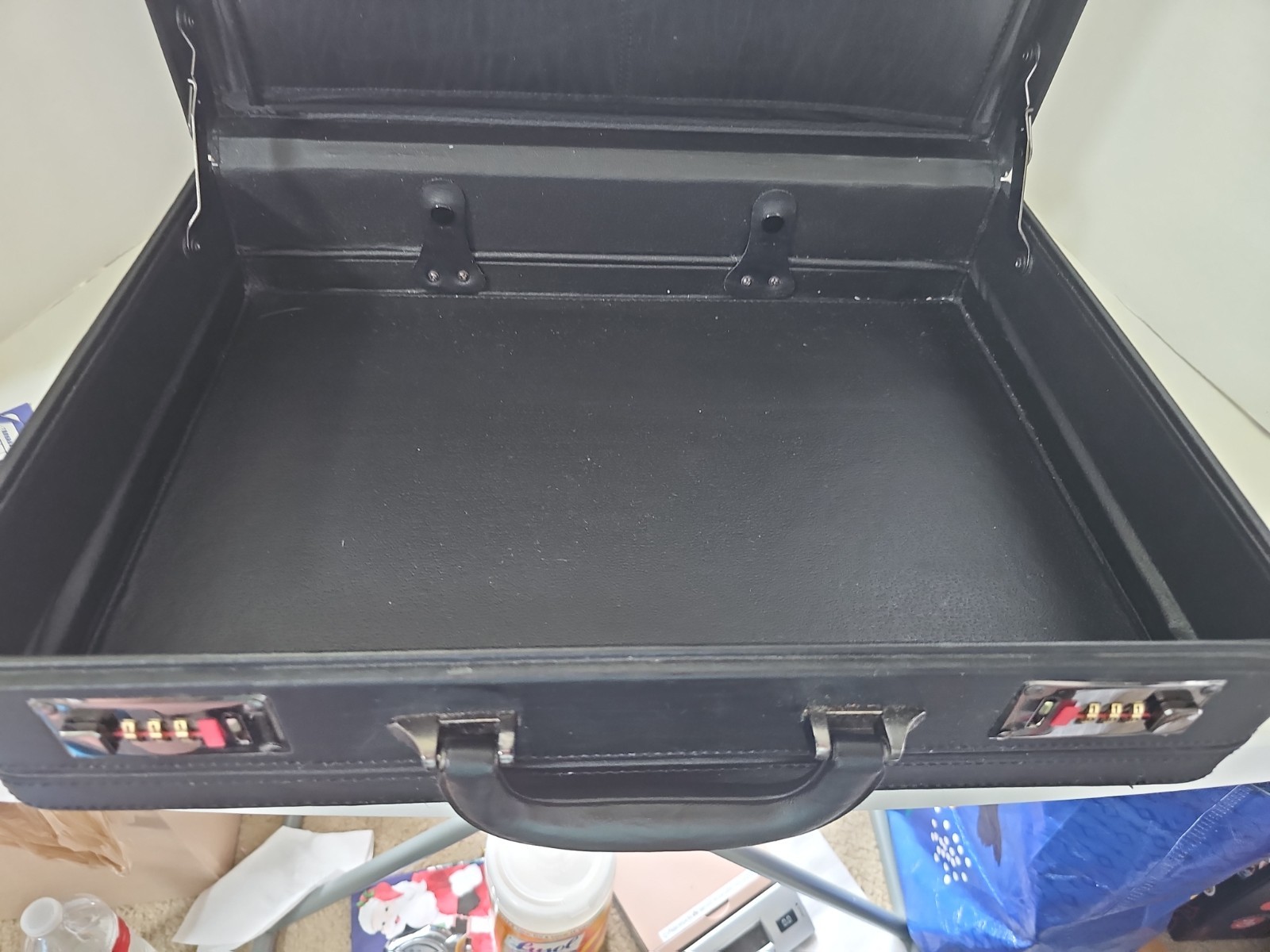 Business Class Black Hard Side Briefcase 17″×12″×4″ Faux Leather Work, Play Prop
