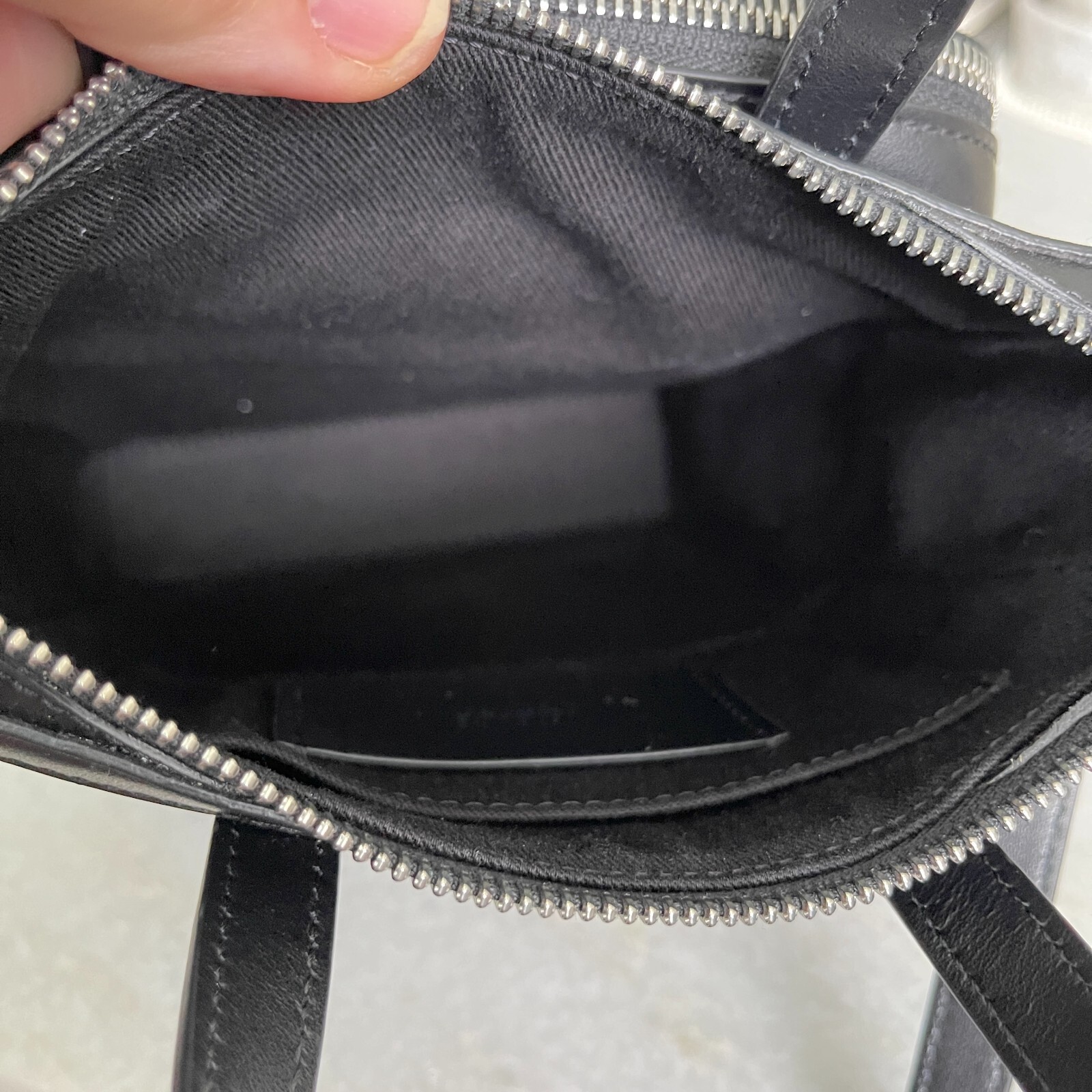 Versace Black Men’s Leather multi-compartment messenger shoulder bag 1012234