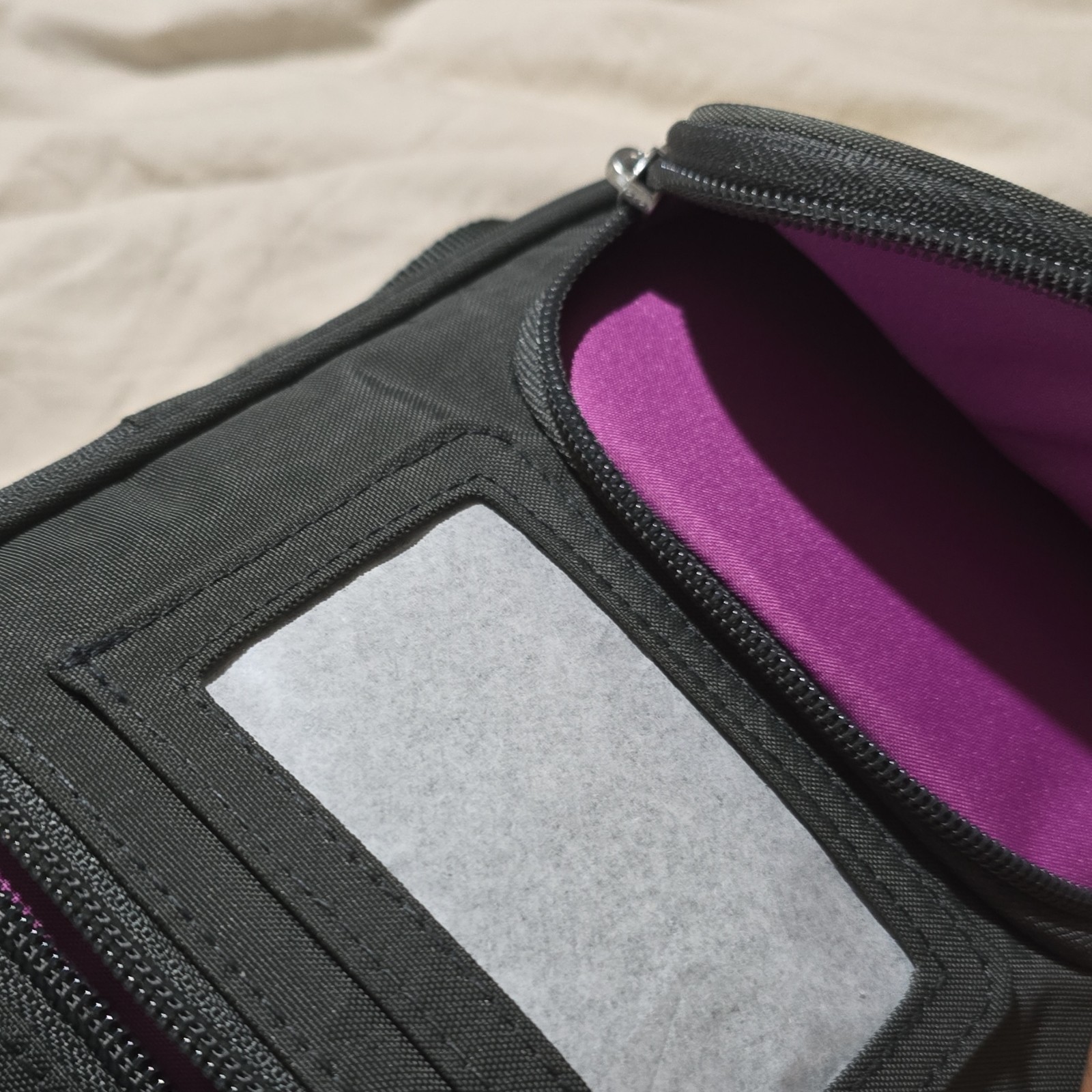baggallini gray Crossbody Adjustable Strap Multiple Compartments