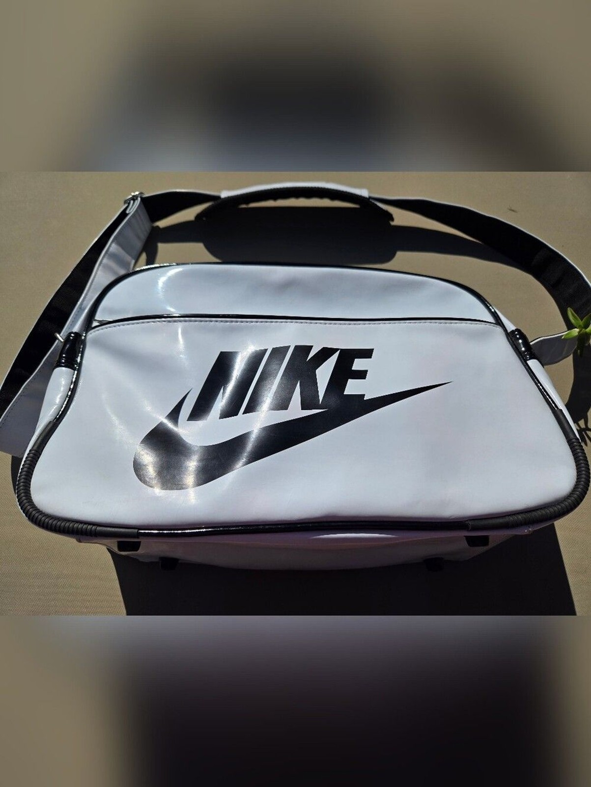 VINTAGE Y2K NIKE HERITAGE TRACK BAG – Glossy White/Black 🏁