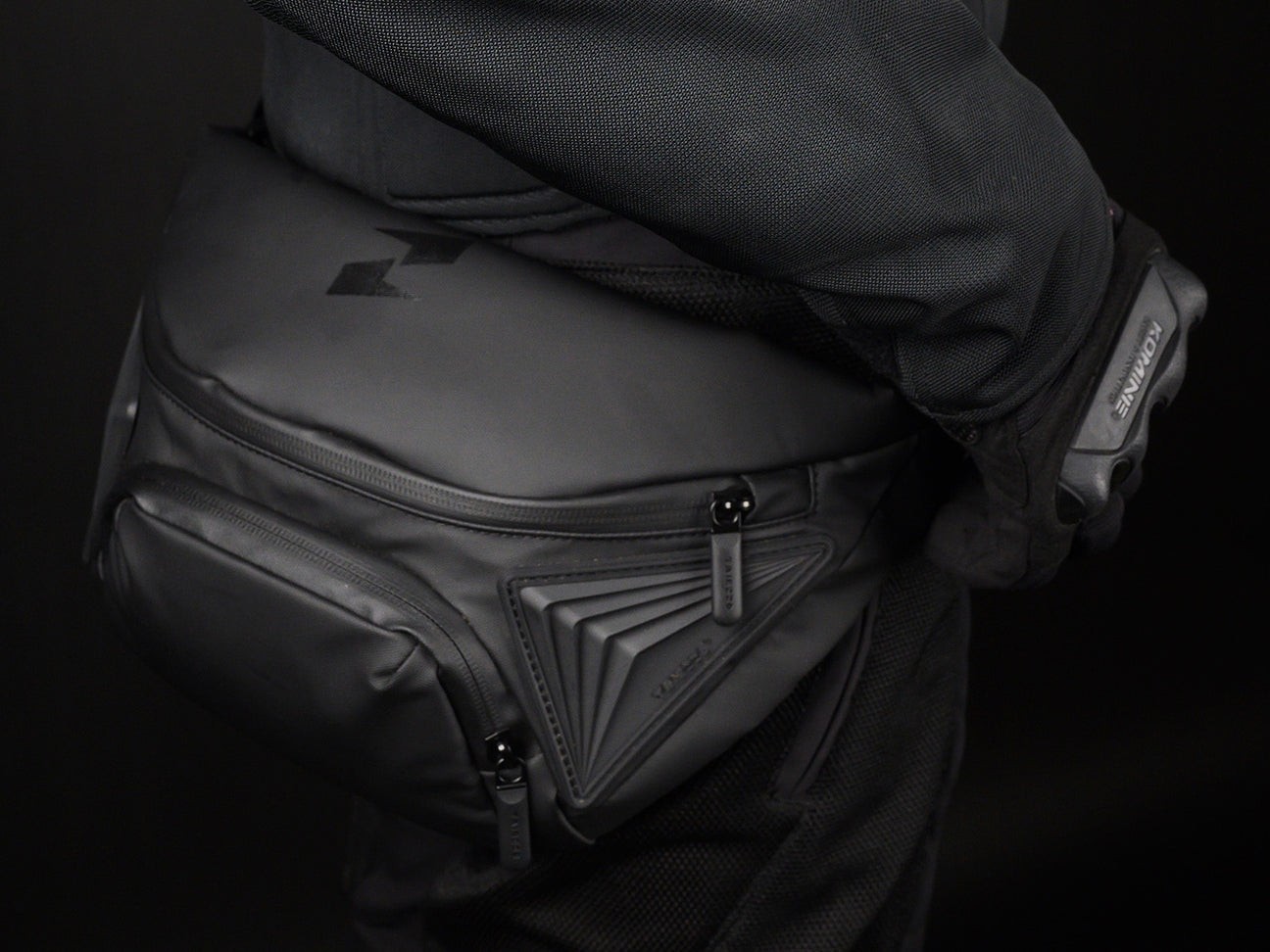 Waist Bag Crossbody Fanny Pack with Adjustable StrapWater Resistant Travel Work