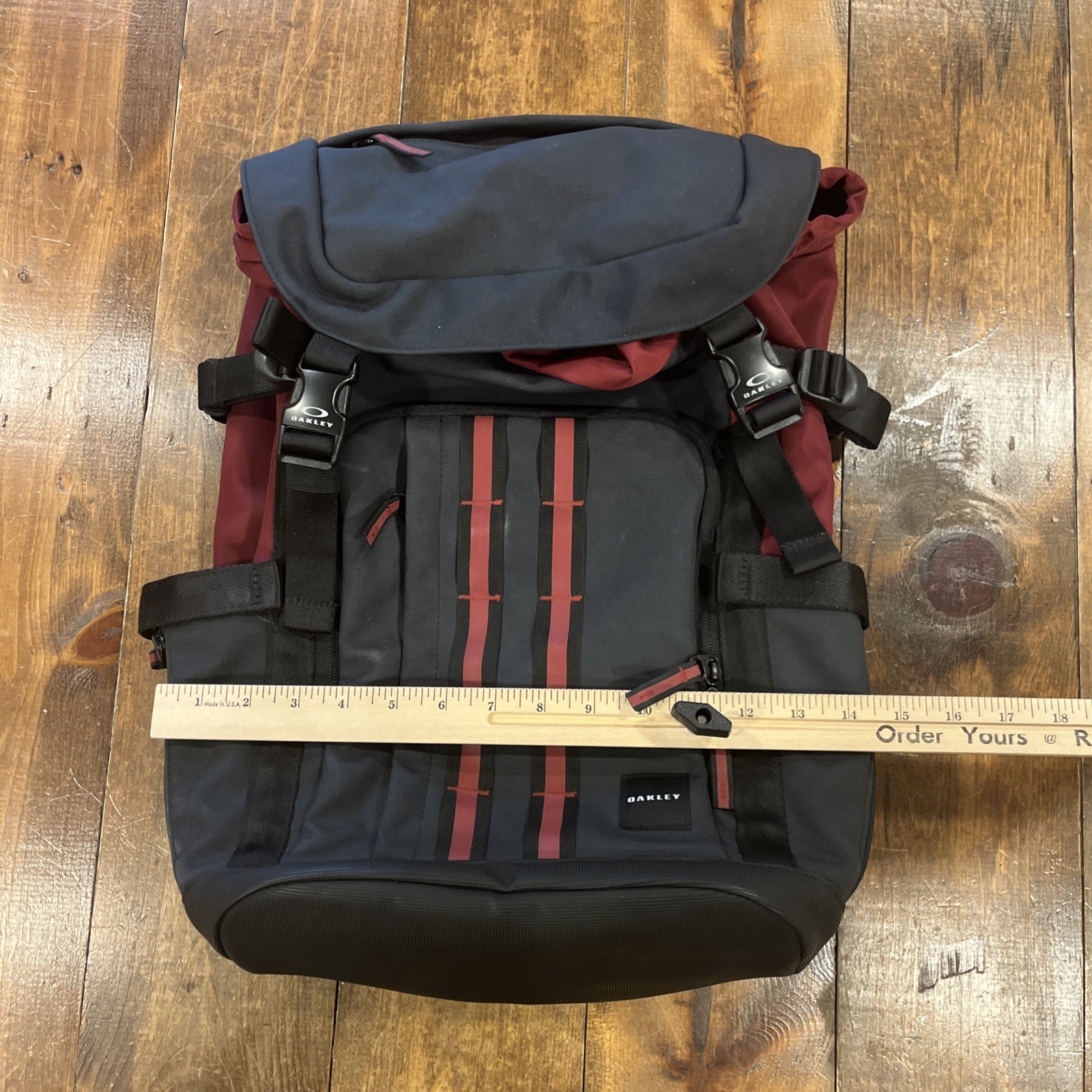 OAKLEY Utility Organizing Backpack Rucksack Large Black Maroon Bag