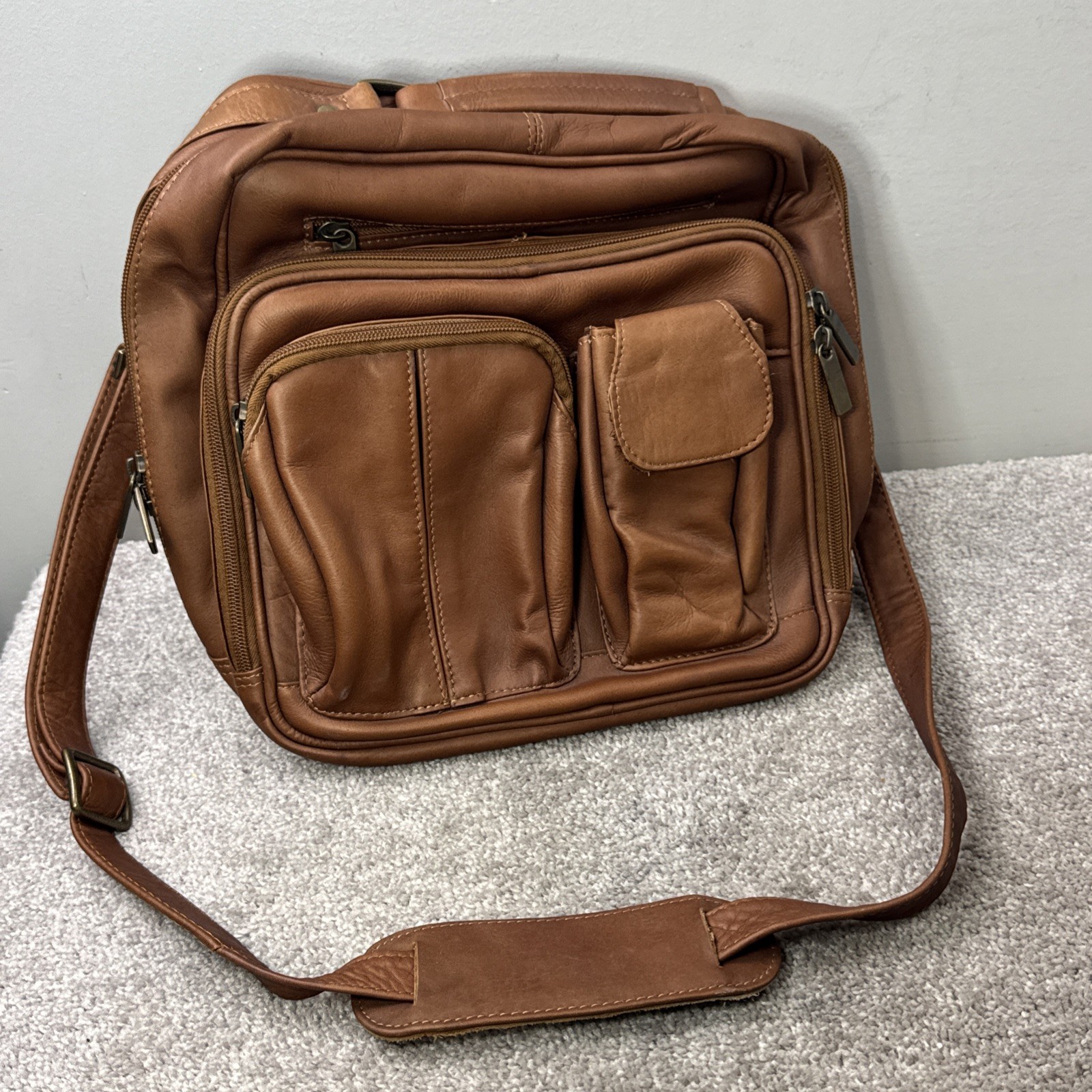 Brown Leather Messenger Bag Shoulder Strap Zipper Pockets Work Travel 13”x6”