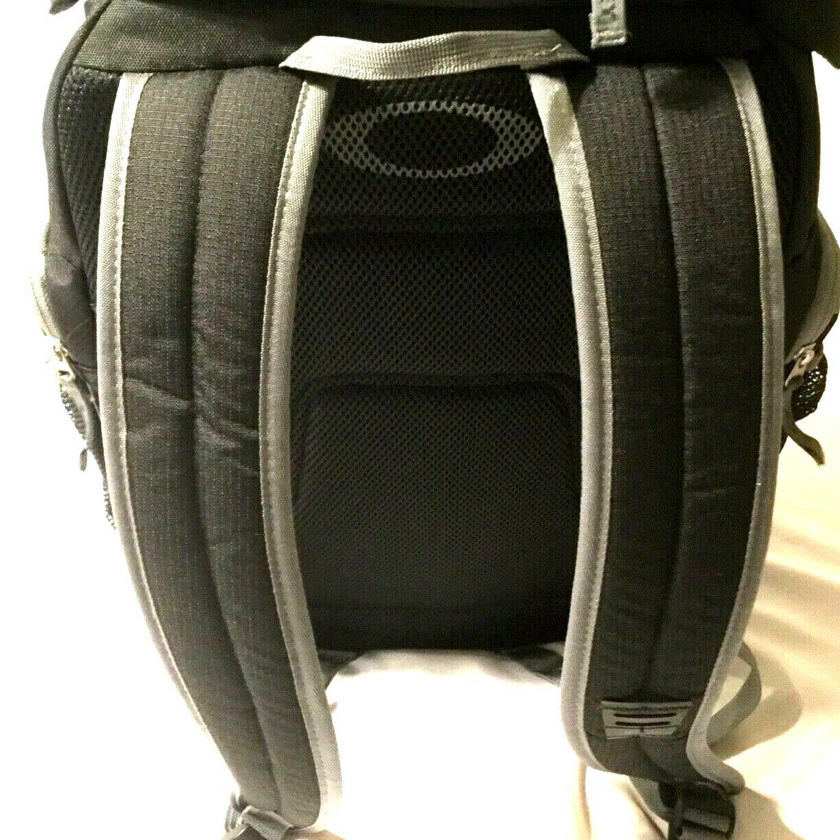 OAKLEY BACKPACK Stealth Black w/ Grey Trim Hiking Trail Tactical Day Pack Rare