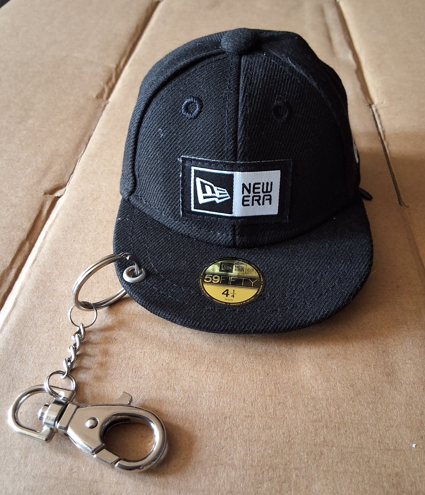 NEW ERA 59FIFTY Cap Pouch Keychain & Black Reusable bag Travel Bag