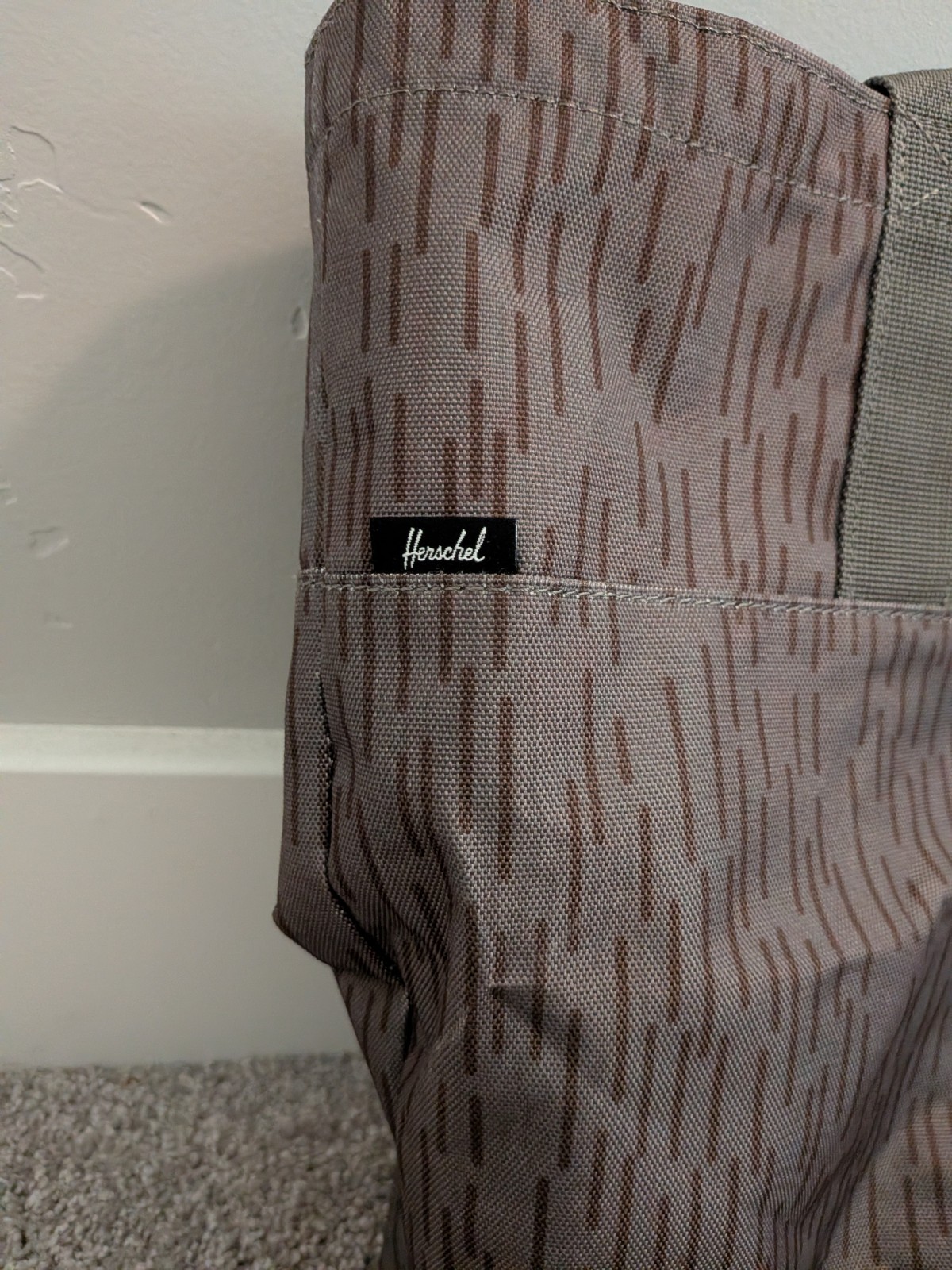 Herschel Gray Striped Large Tote Bag Zip/Snap Closure w/ Inner Pockets