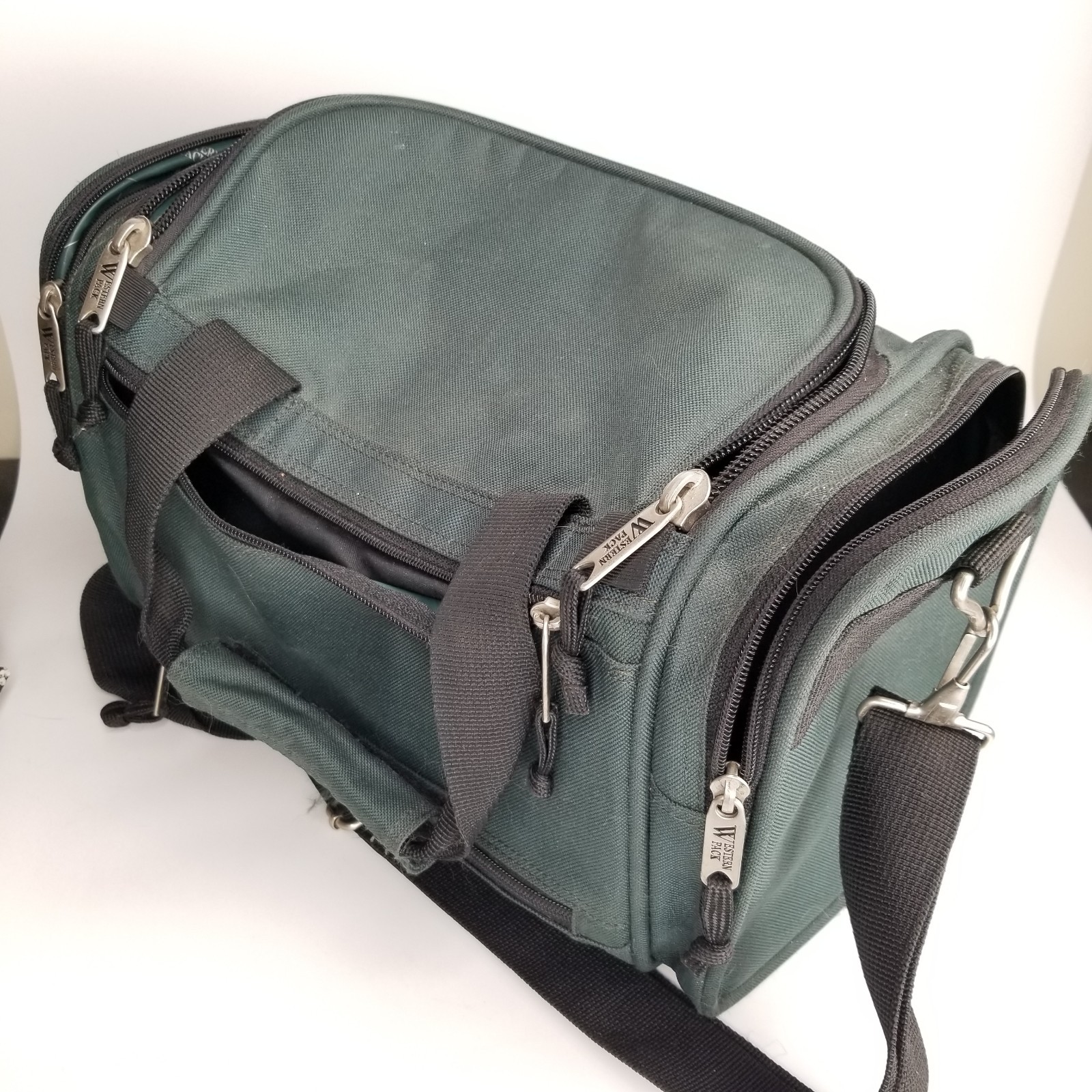 WESTERN PACK Green Mini Duffle Bag, Perfect Mini-Vacation w/ Pockets – Used