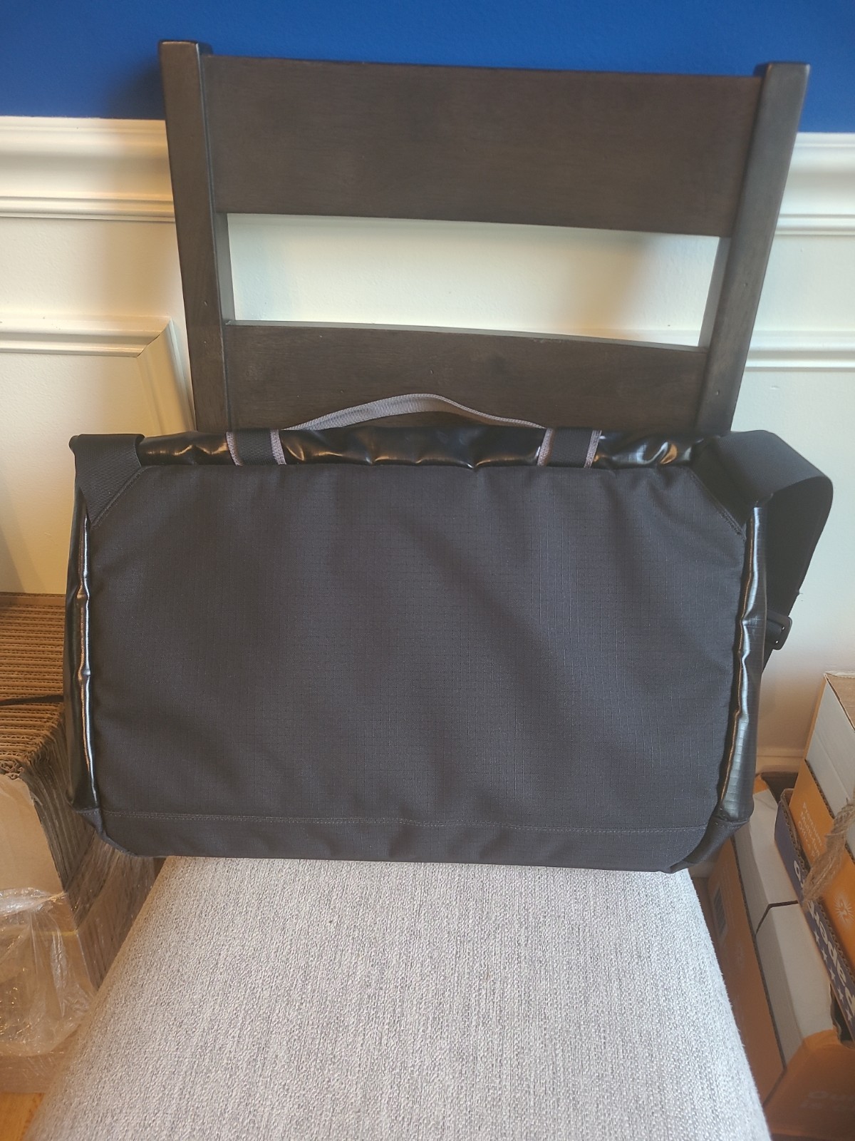 Patagonia Black Hole Messenger Bag Black Enamel 12.5″x20.5″ Travel