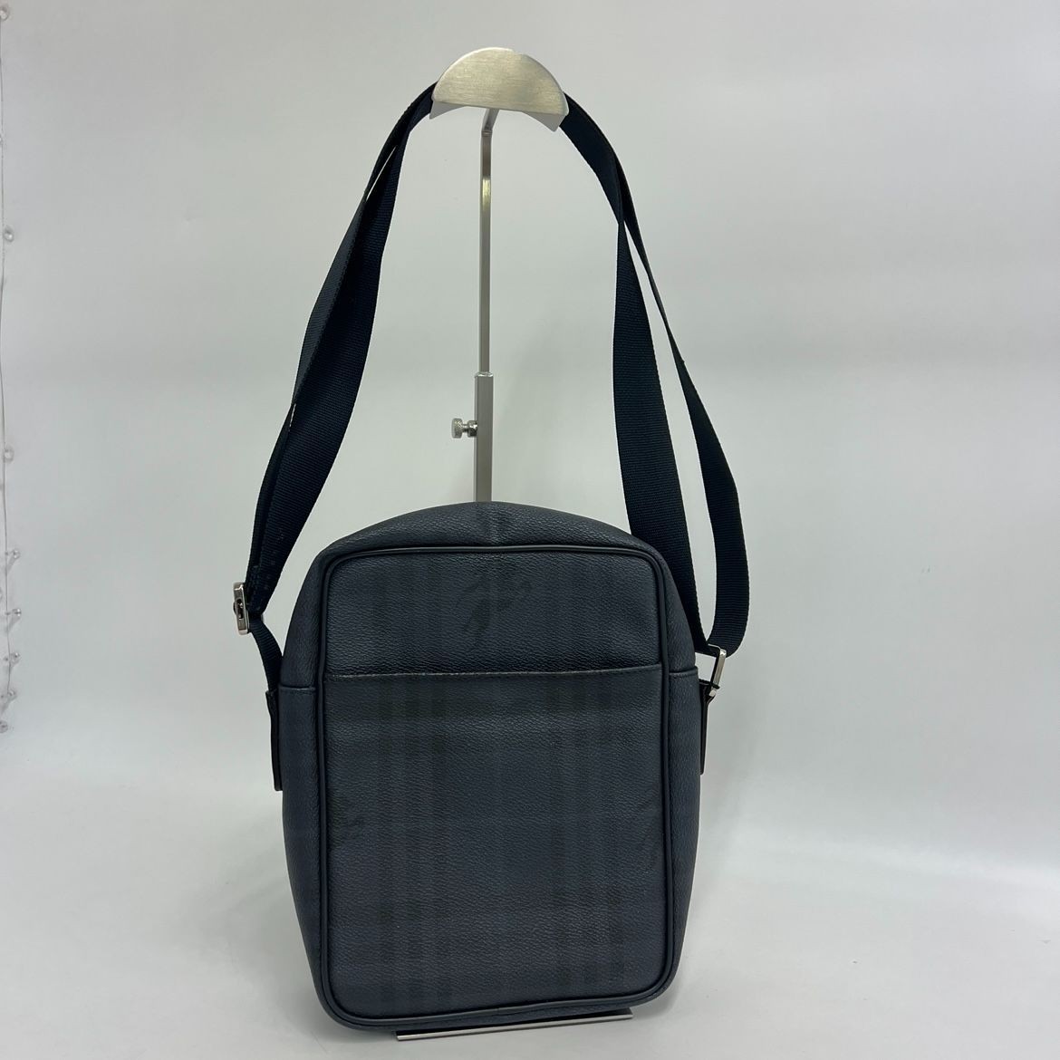 Authentic Burberry Shadow Check Shoulder Bag Navy Unisex Leather PVC 17cm x 22cm