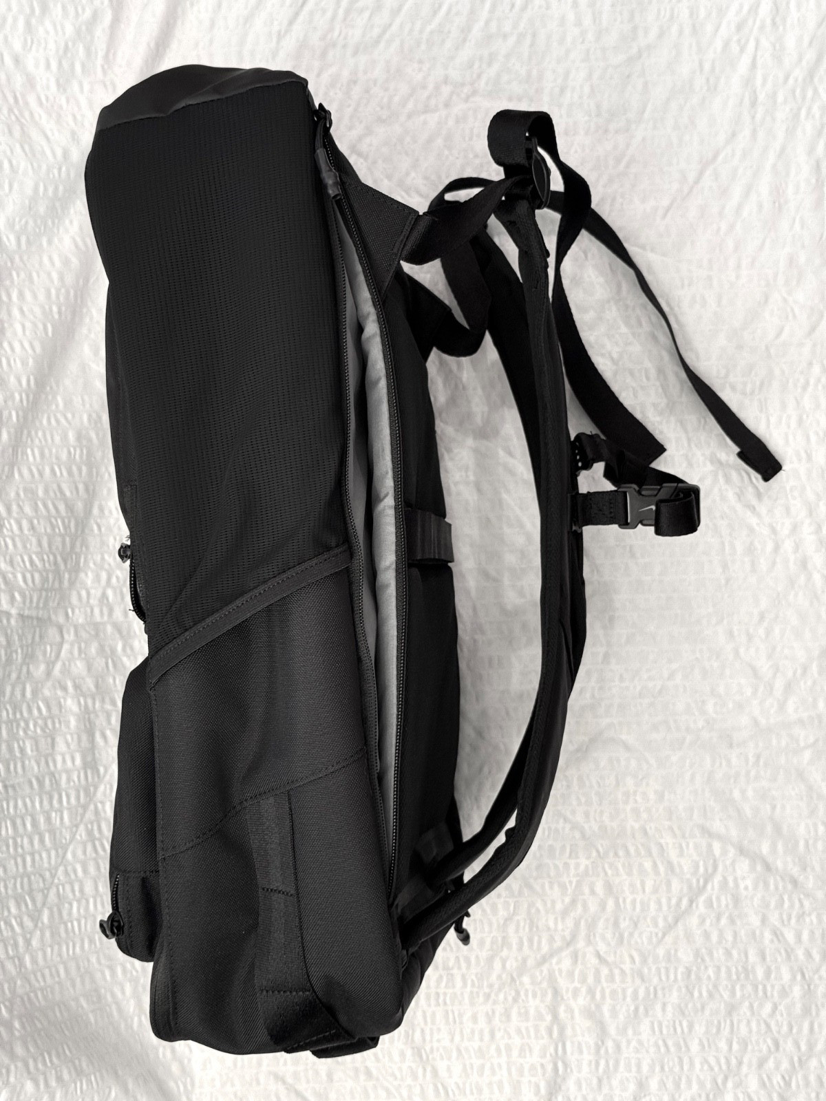 NIKE Utility 2.0 Tactical Black Grey Multi Use Backpack FN4106-010 27L