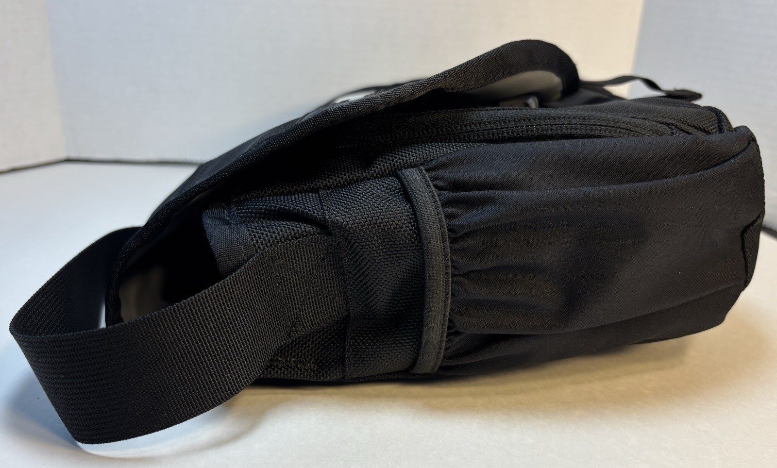 The North Face Messenger Shoulder Bag Satchel Reflective Stripe Black