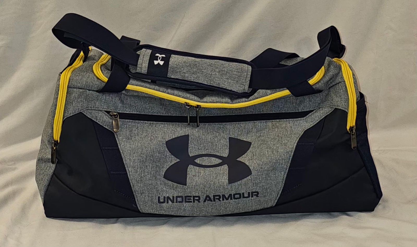 Under Armour Undeniable 5.0 Duffel Bag Gray/Navy/Yellow (21″ x 10″ x 10″)