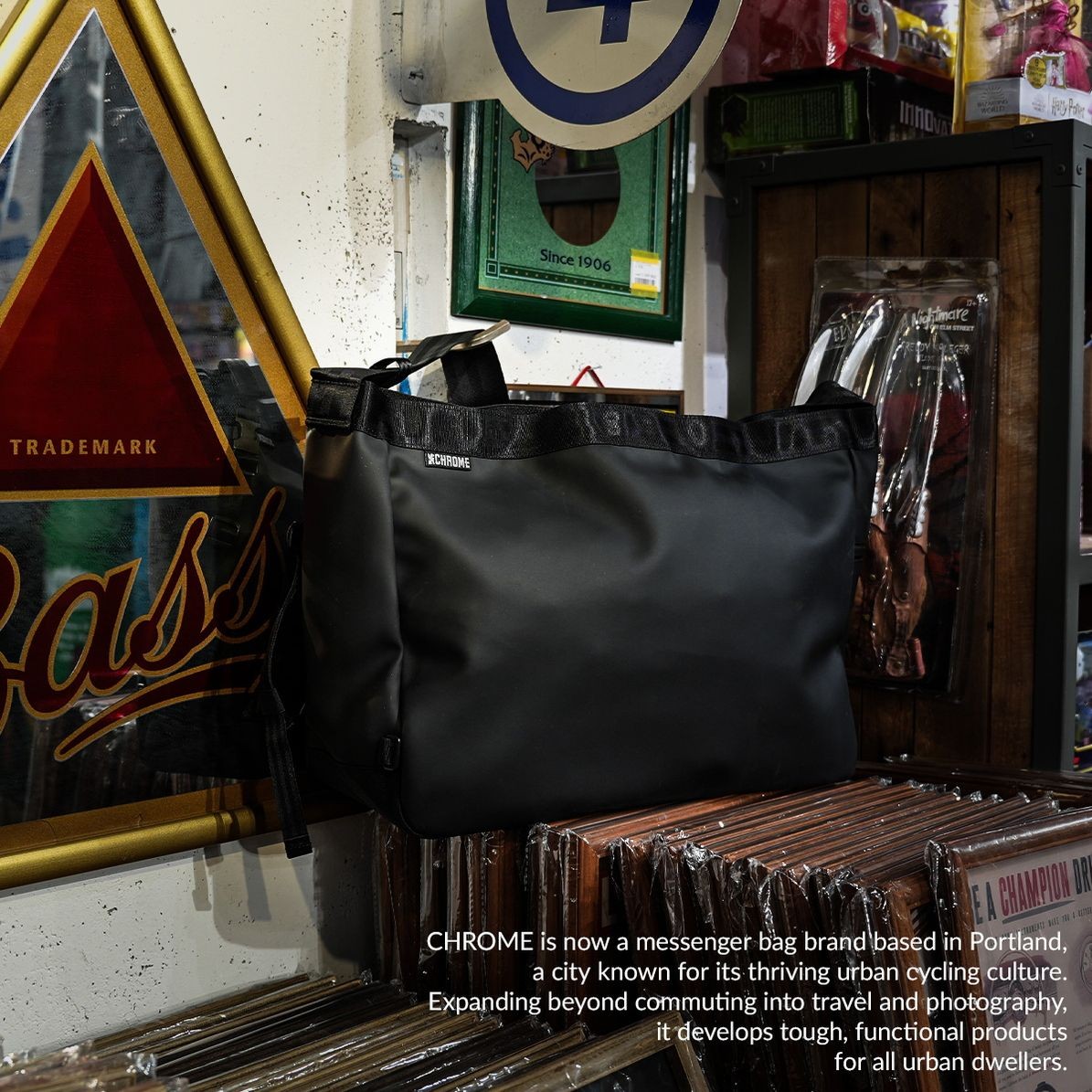 Chrome Industries Newspaper Messenger Bag 26L B4 Waterproof Matte Black