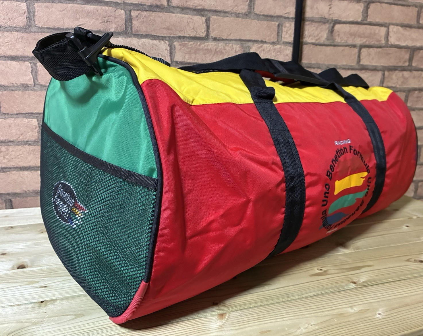 Benetton Formula 1 Racing Team Mobil Duffel Bag Vintage Size 24.8 x 13 x 12.6 in
