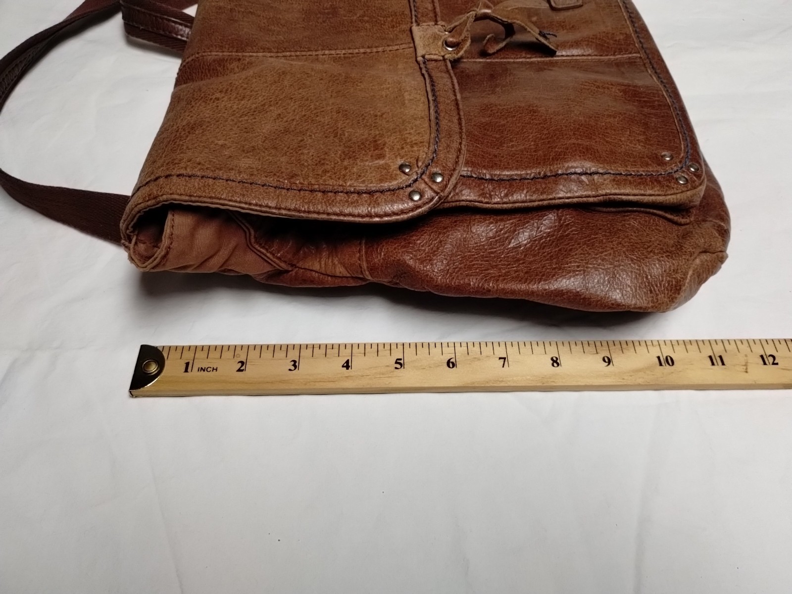The Sak Handbag Medium Size Brown Leather w/ Shoulder Strap Versatile Carrying