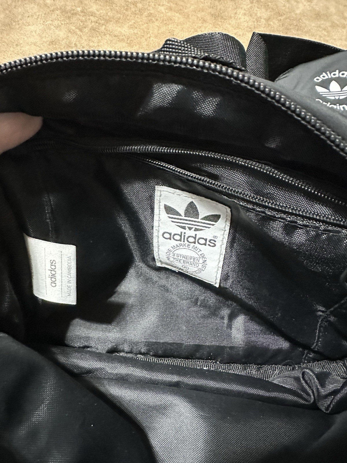 Adidas Originals Athletic Crossbody Unisex Black Adjustable w Card Holder EUC